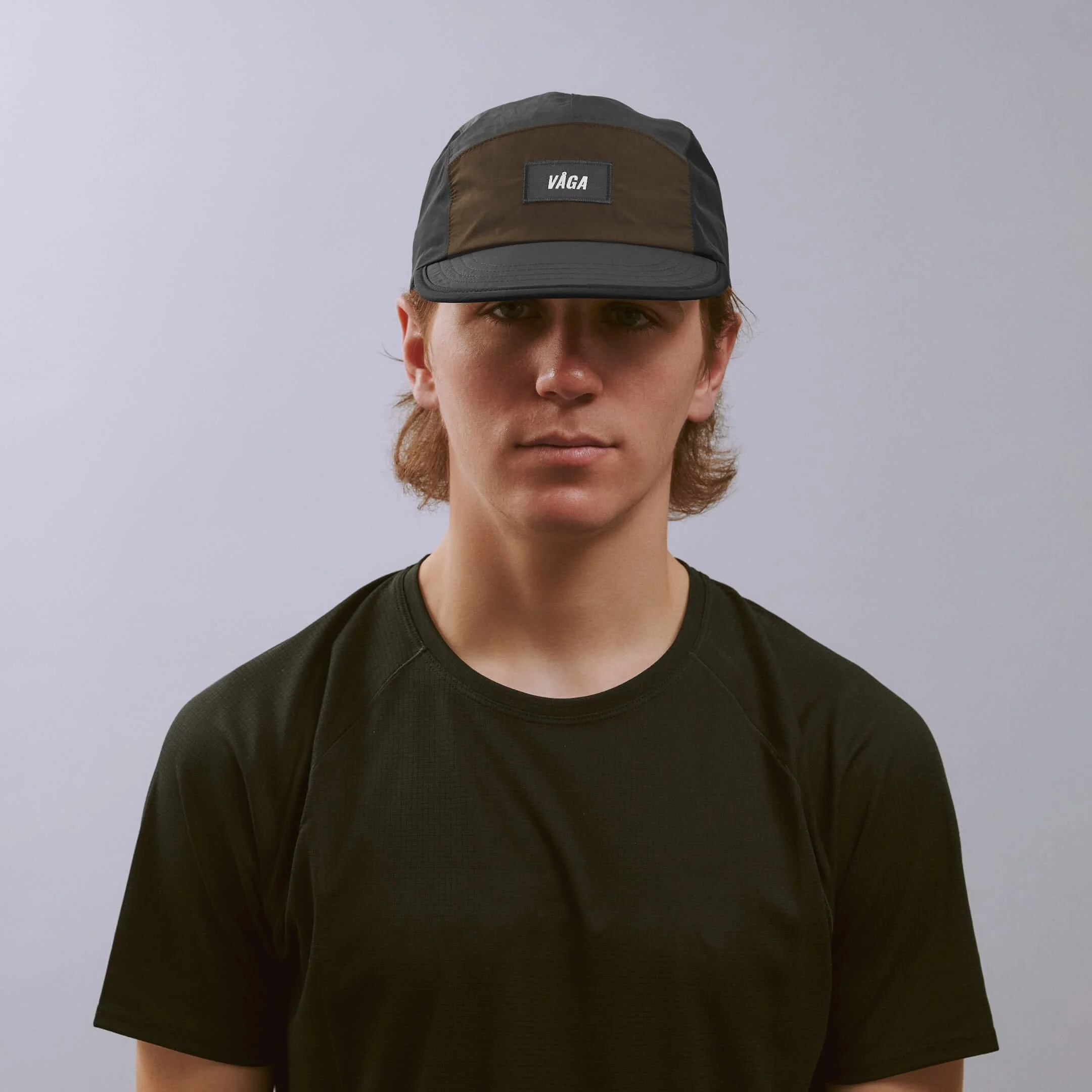 vaga-pacer-running-cap-charcoal-black-brown-model-front.jpg