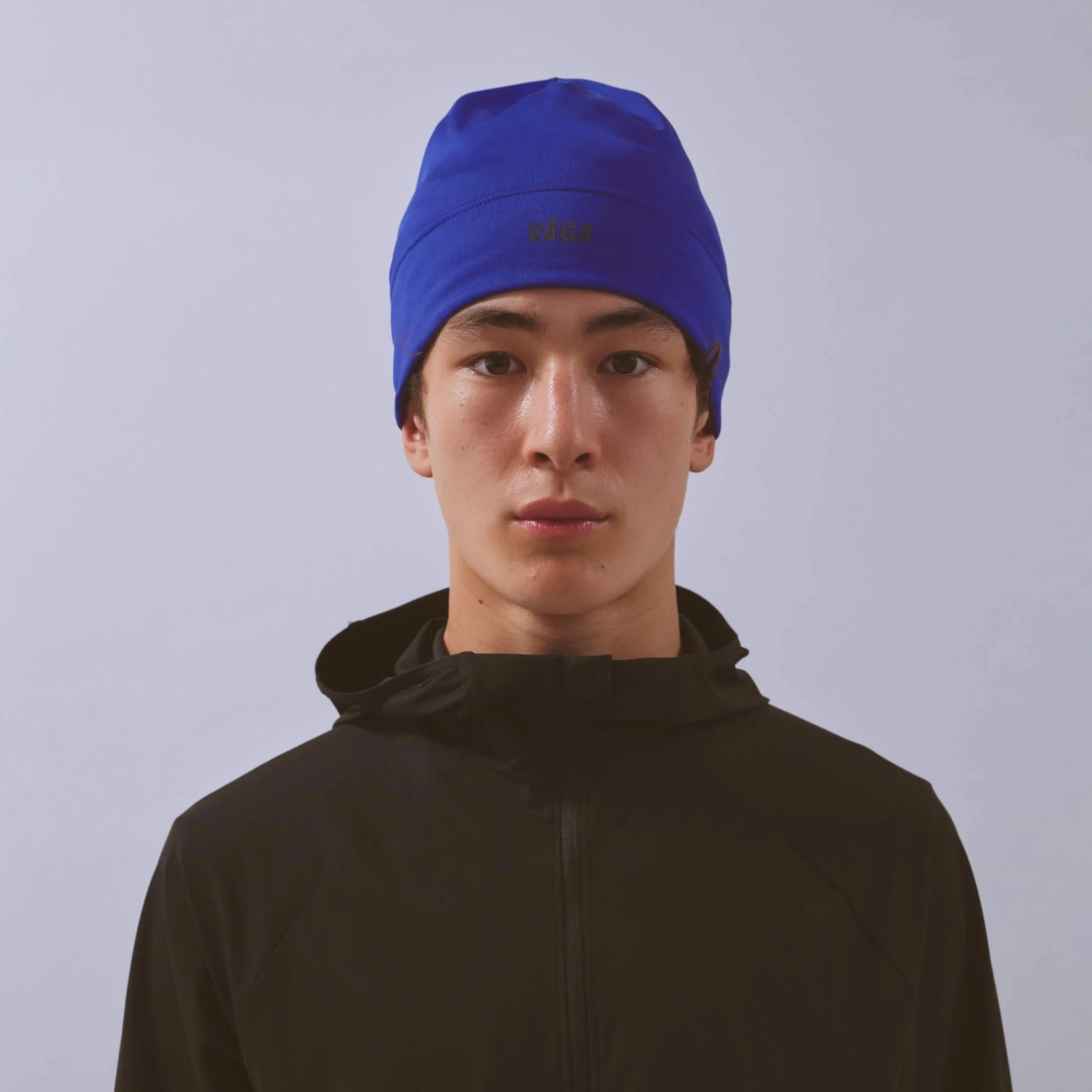 vaga-performance-skull-cap-running-hat-electricblue-model-front.jpg