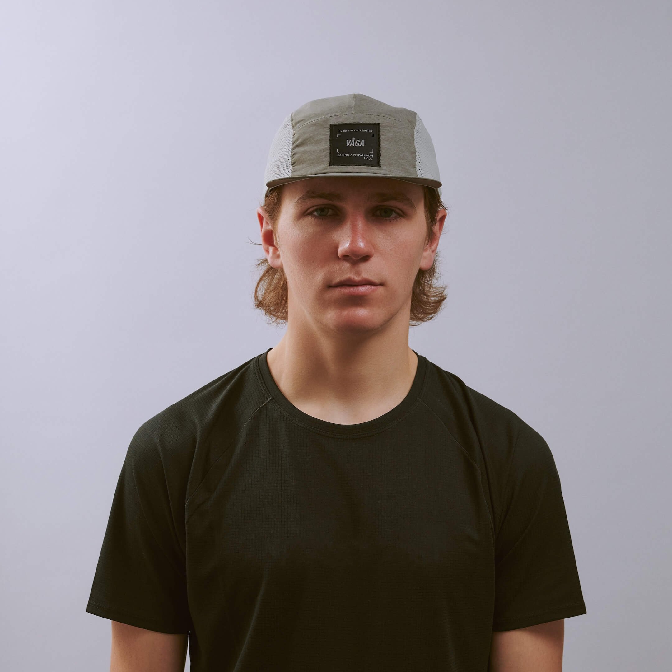 vaga-mesh-flex-running-cap-midgrey-e-model-front.jpg