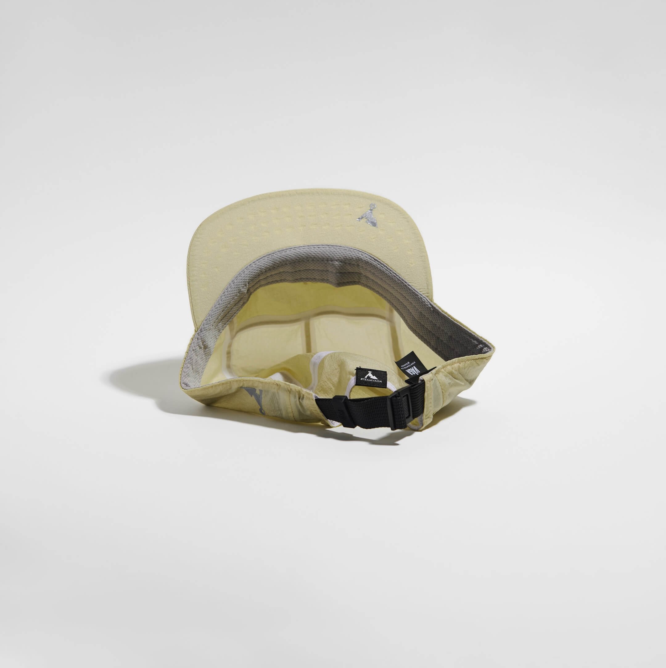 vaga-wind-resistant-cap-running-cap-sage-green-underneath.jpg