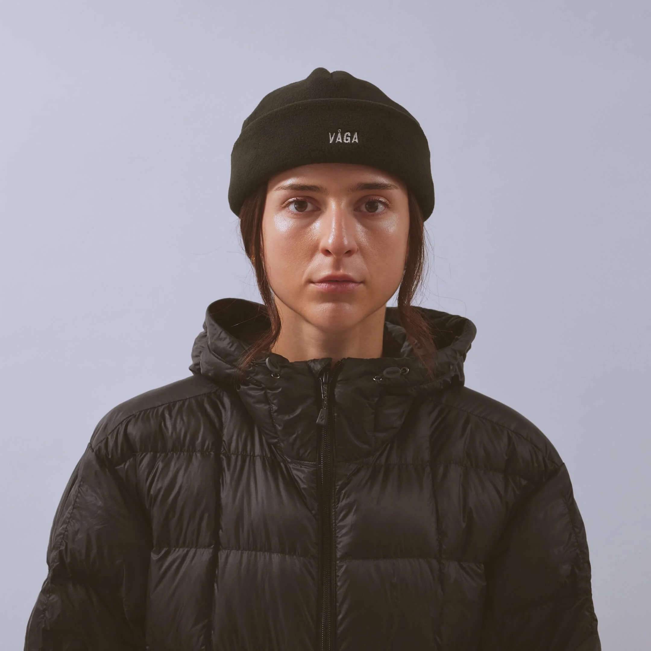 vaga-fleece-beanie-running-hat-black-model-front.jpg