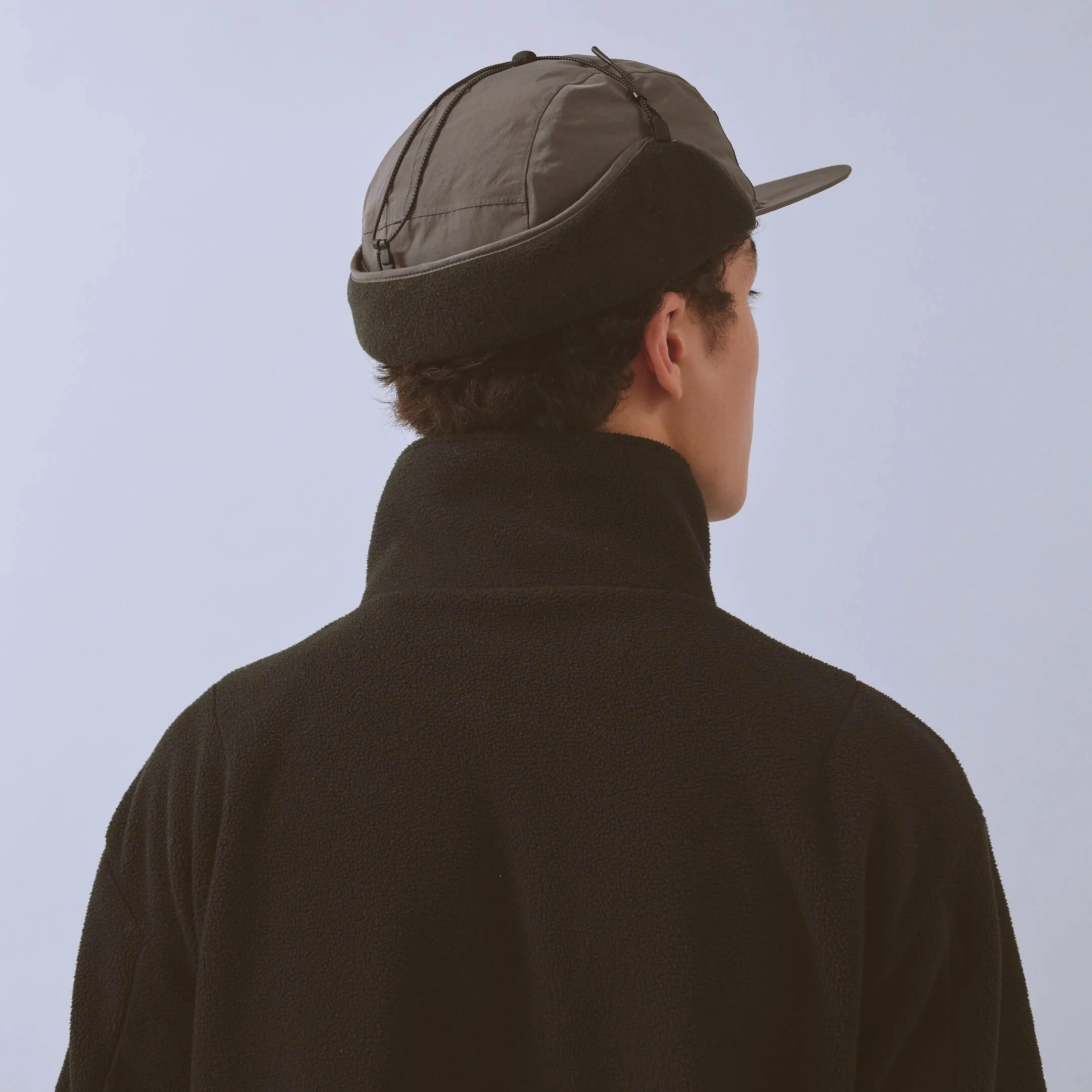vaga-padded-hiker-cap-midgrey-model-back-angle-up.jpg