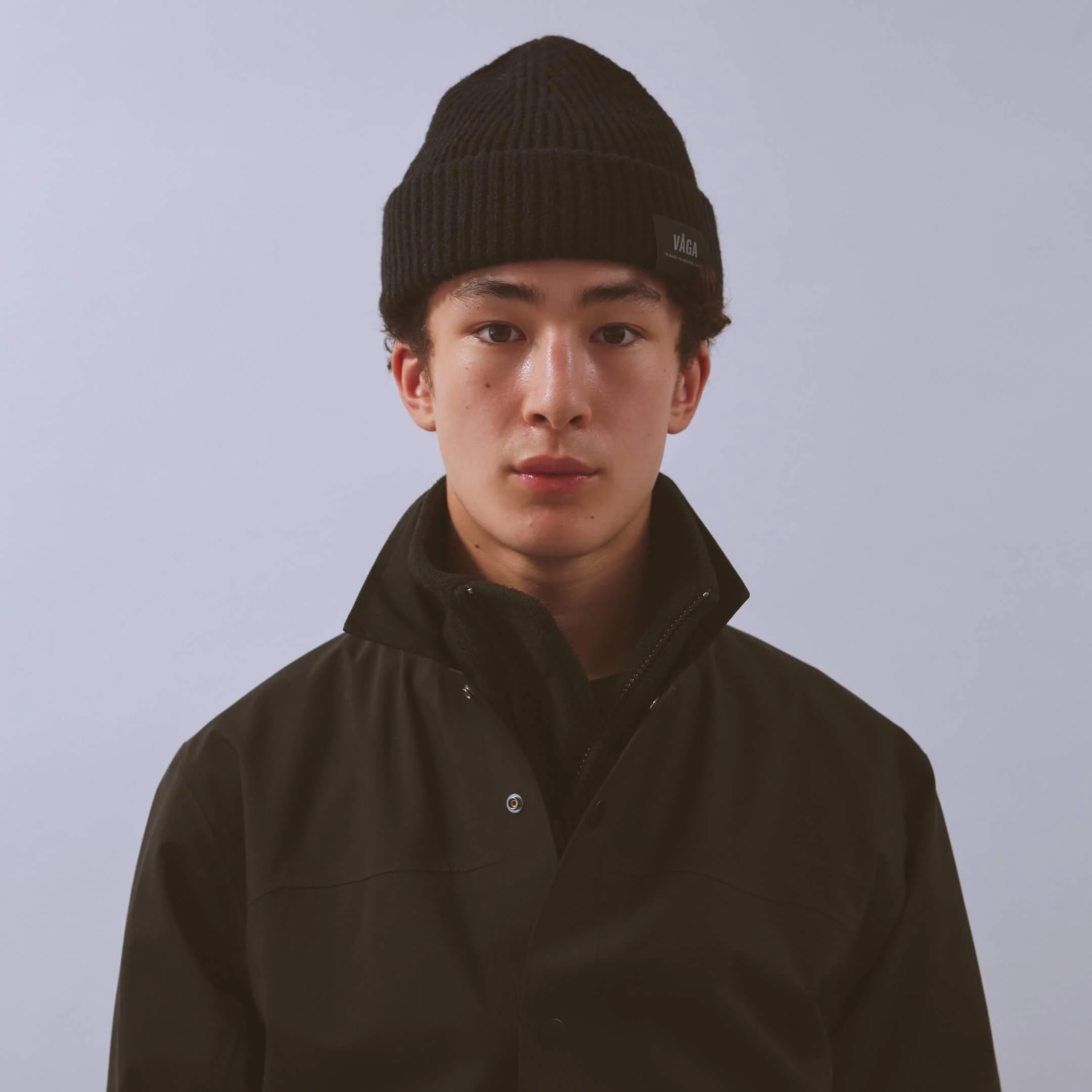 vaga-midweight-running-beanie-black-model-front.jpg