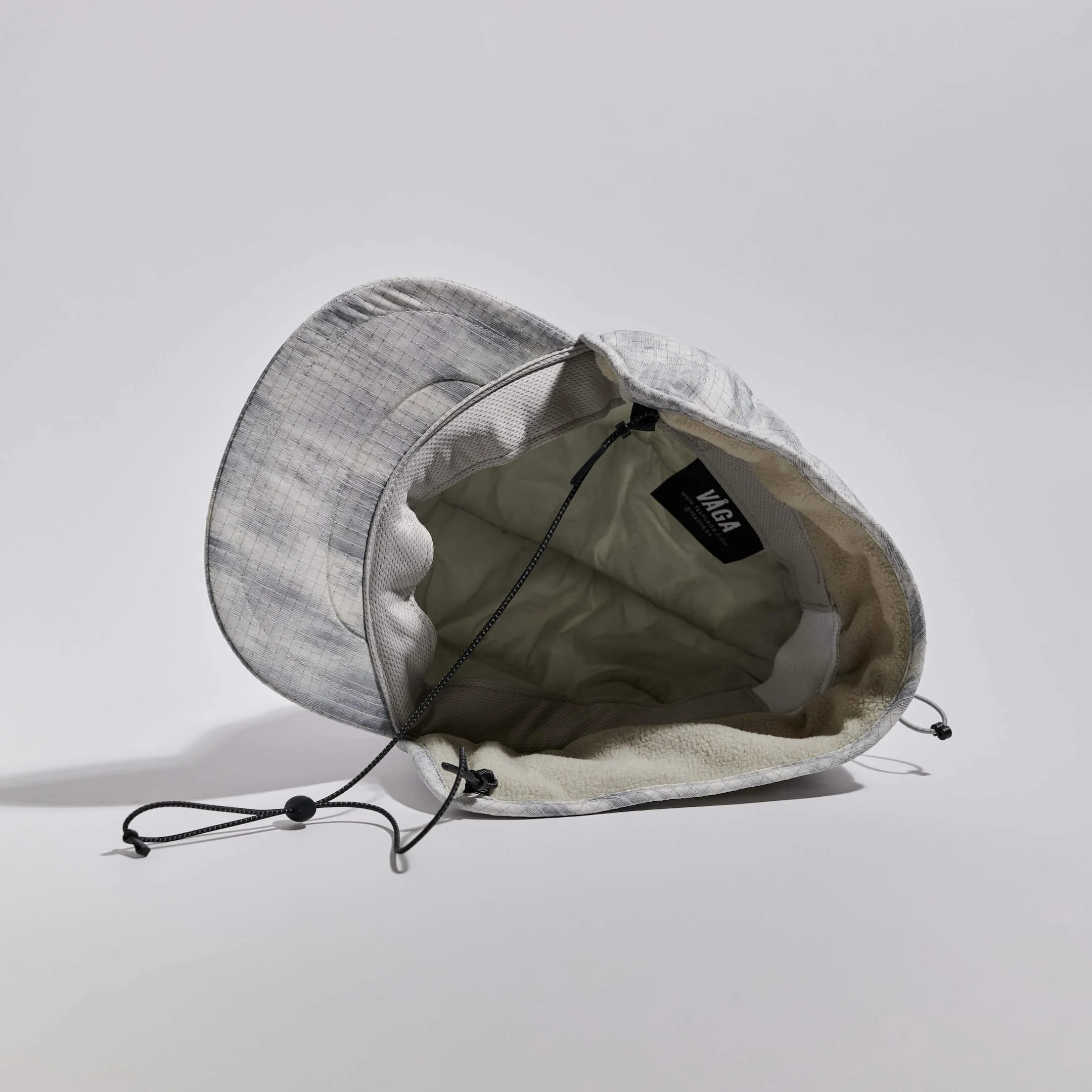 vaga-padded-hiker-cap-lightgrey-silverreflective-underneath.jpg