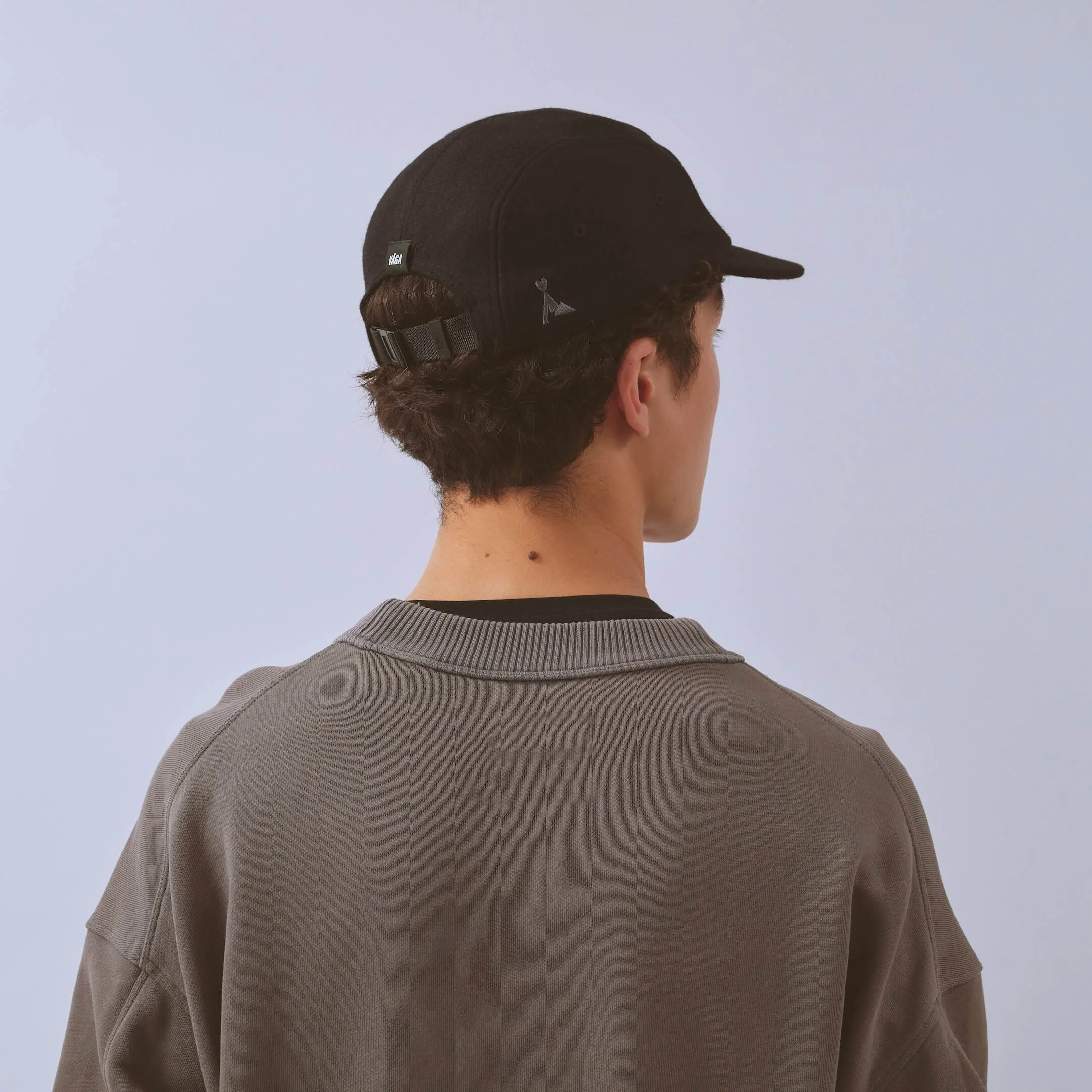 vaga-crag-cap-lifestyle-cap-black-model-back-angle.jpg