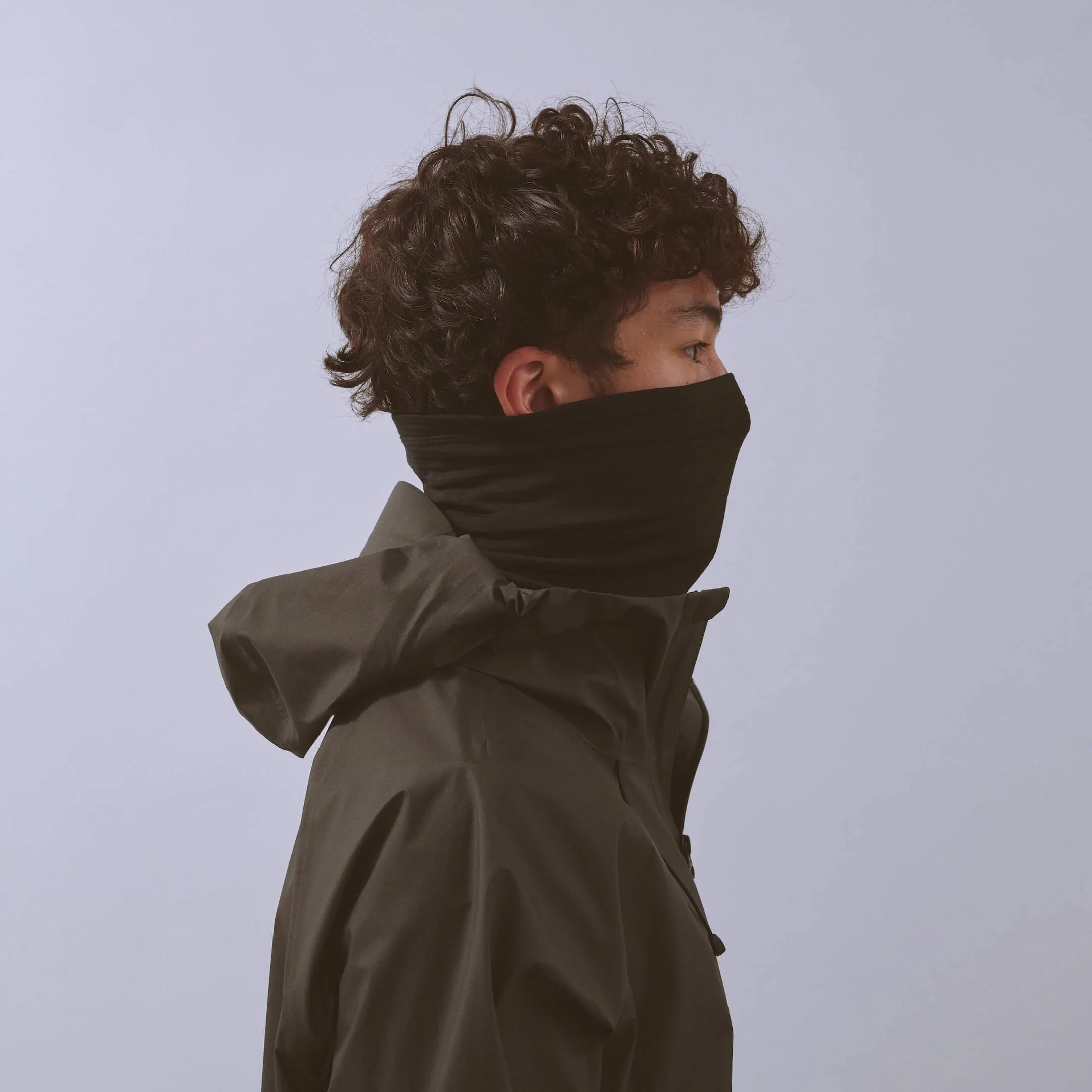vaga-summit-performance-running-neck-gaiter-black-model-profile.jpg
