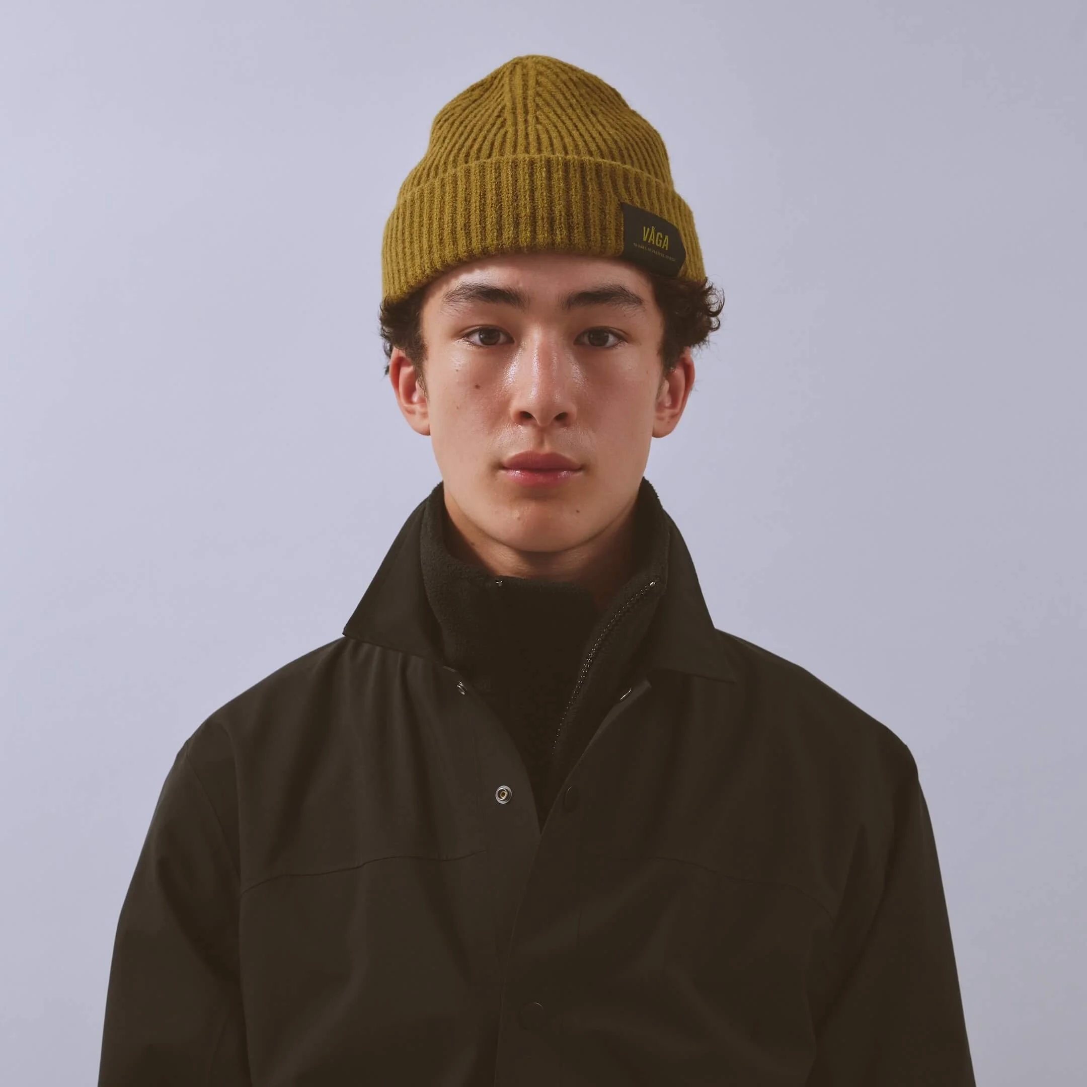 vaga-midweight-running-beanie-mossgreen-model-front.jpg