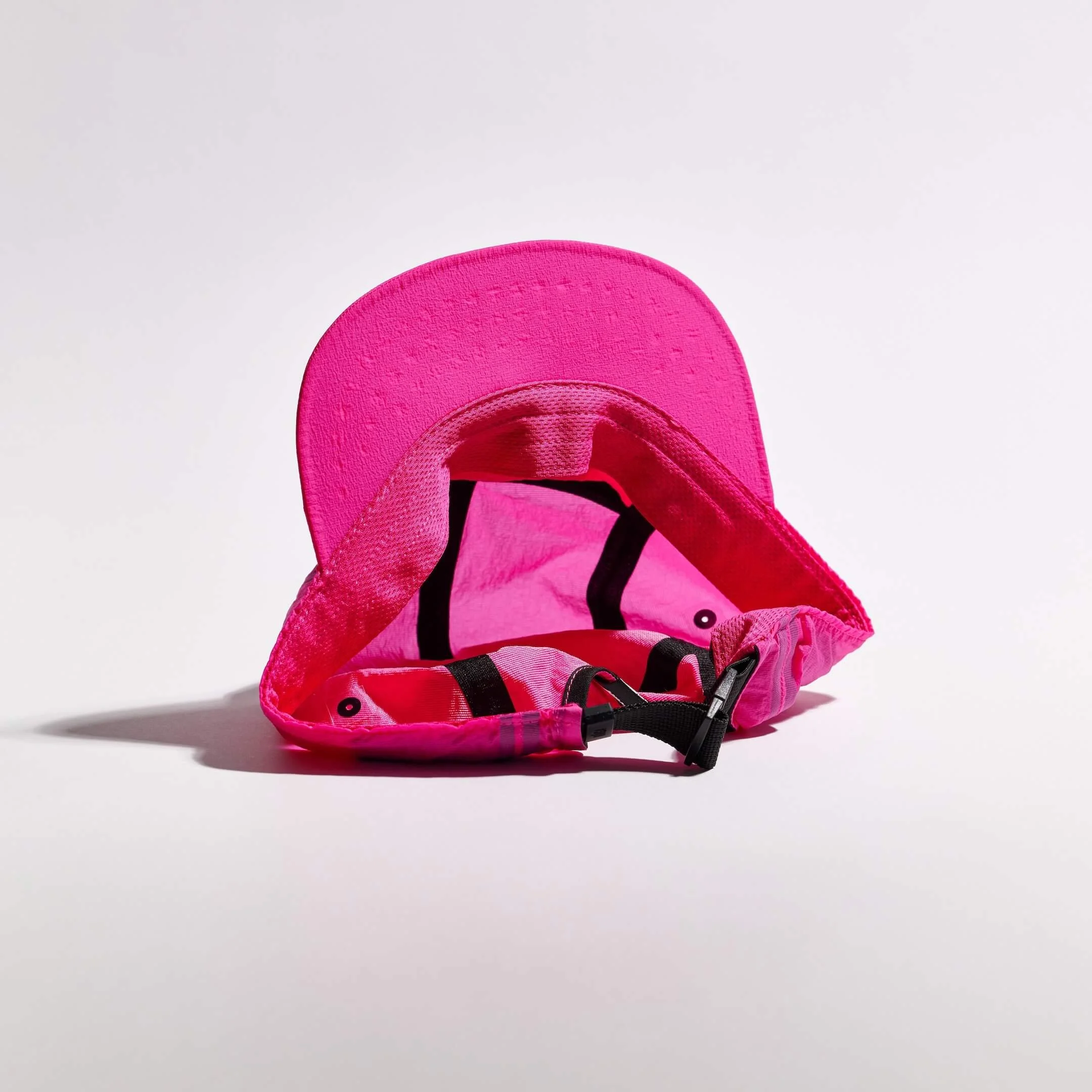 vaga-feather-edge-cap-racing-cap-brightpink-underside.jpg