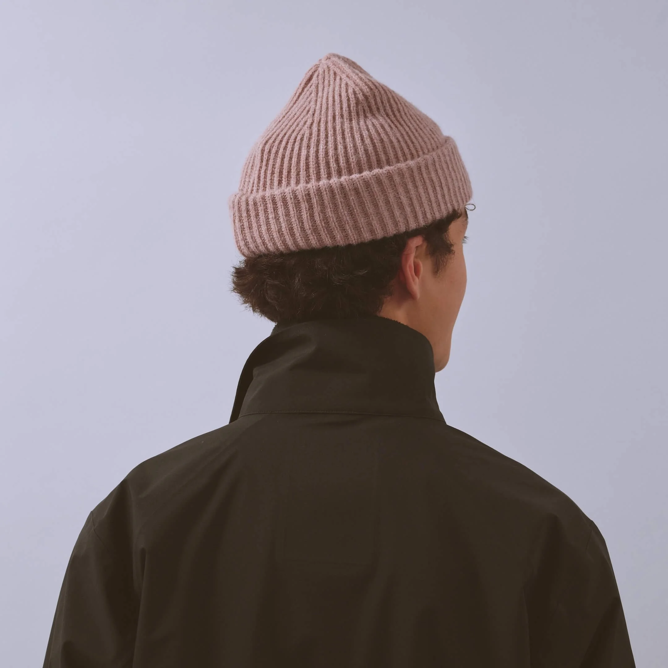 vaga-midweight-running-beanie-duskyrose-model-back-angle.jpg