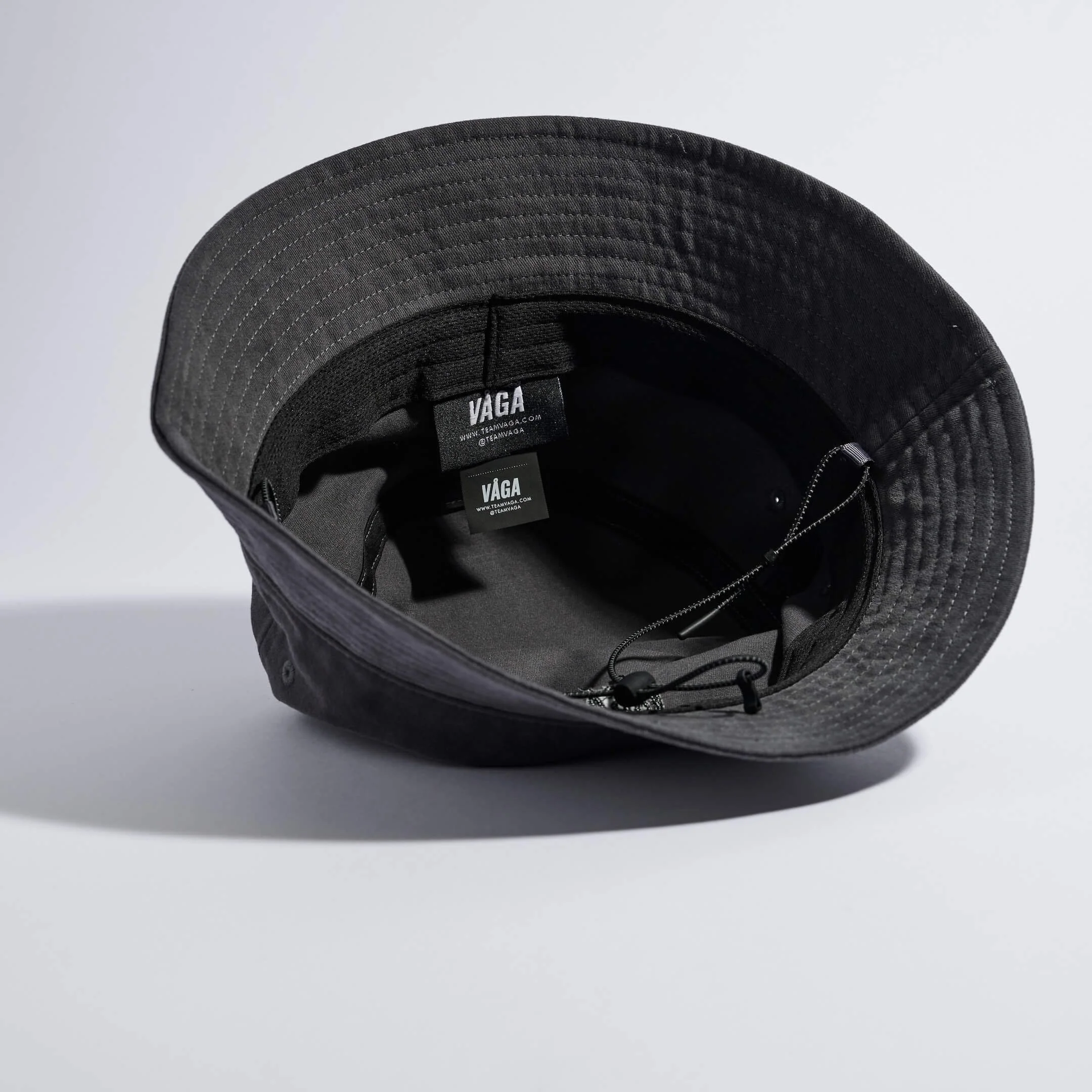 vaga-washed-cotton-bucket-hat-charcoal-underneath.jpg