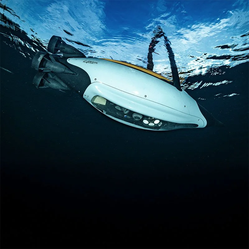 High-precision surveying.
The Quadroin is equipped with a side-scan sonar and a downward-looking full-HD camera, combined with AI-based object recognition for detailed subsea imaging and detection of assets in side-scan and video feeds. To collect da