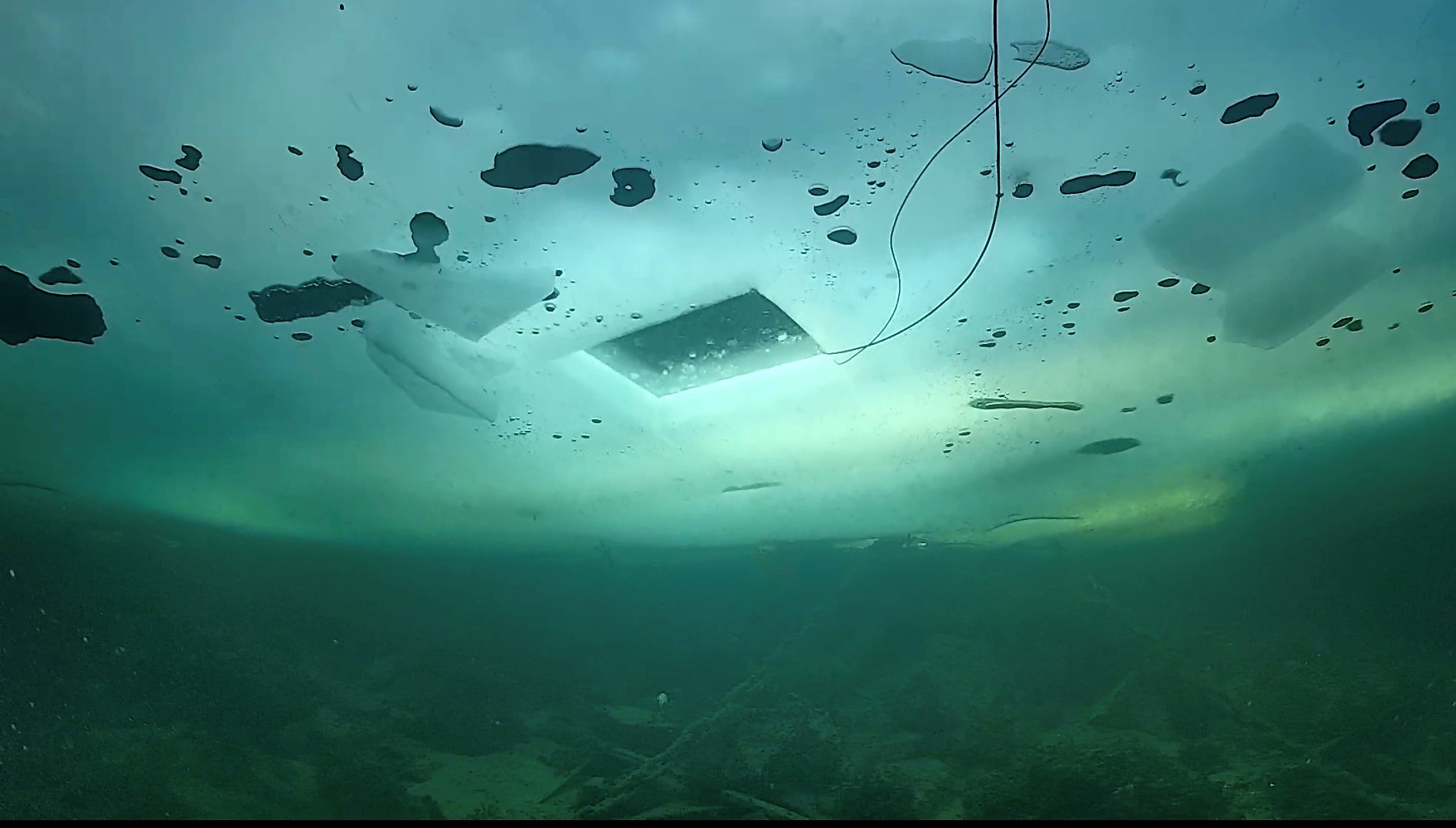 Oceanbotics-ROV-vak-under-is-buvi.jpg