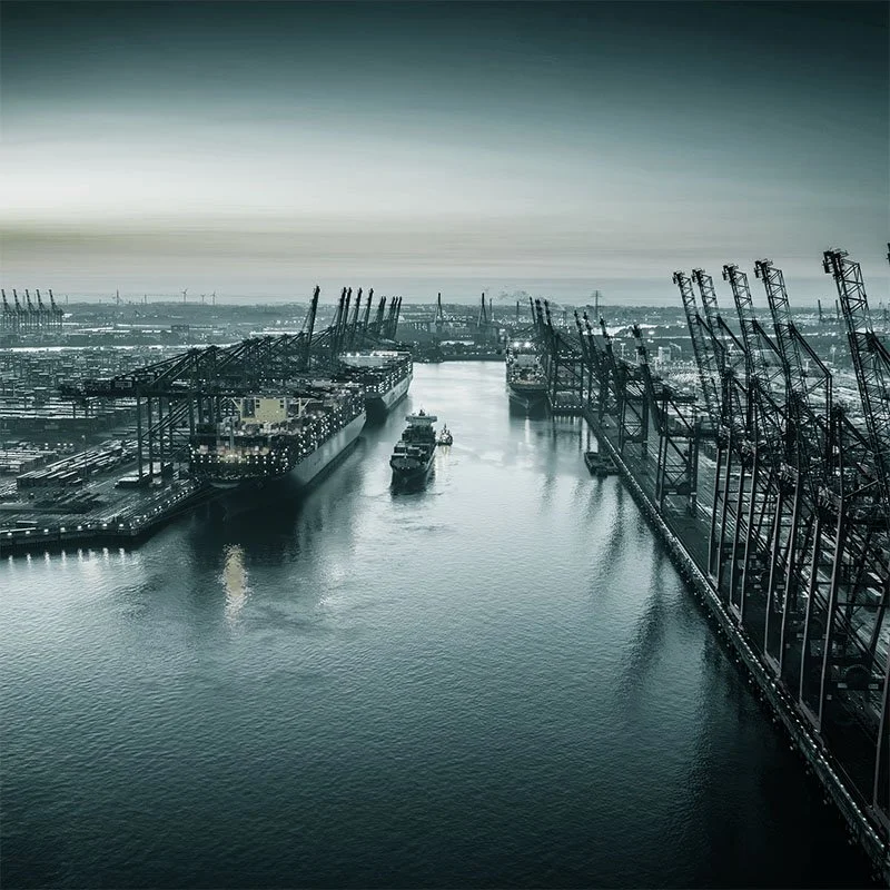 Inspektion av kritisk infrastruktur.
Undersökning av hamnar, rörledningar, kablar och offshoreanläggningar genom återkommande patrulleringar för att upptäcka förändringar i konstruktionens skick eller i den omgivande miljön.