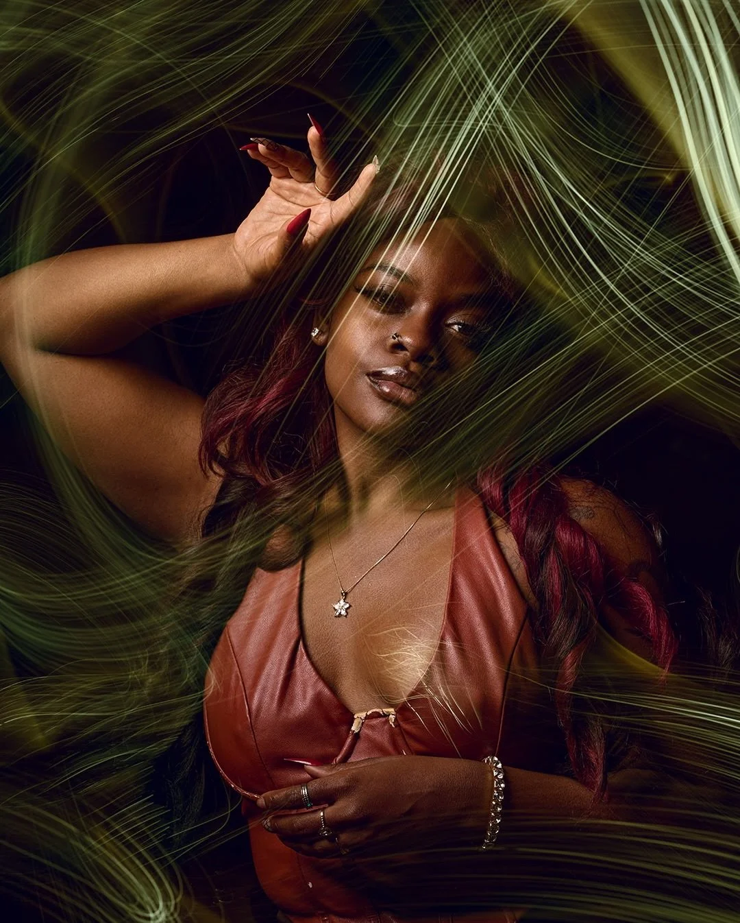 Light Painting. January 11. SOLD OUT‼️

But registration for next month is open. Grab ahead so you don&rsquo;t miss out. See you soon!
✨ www.studio40e.com/workshops

Photographer: @kasimgeorgephotography 
Model: @estella_flawsome 
Studio: @studio_40e