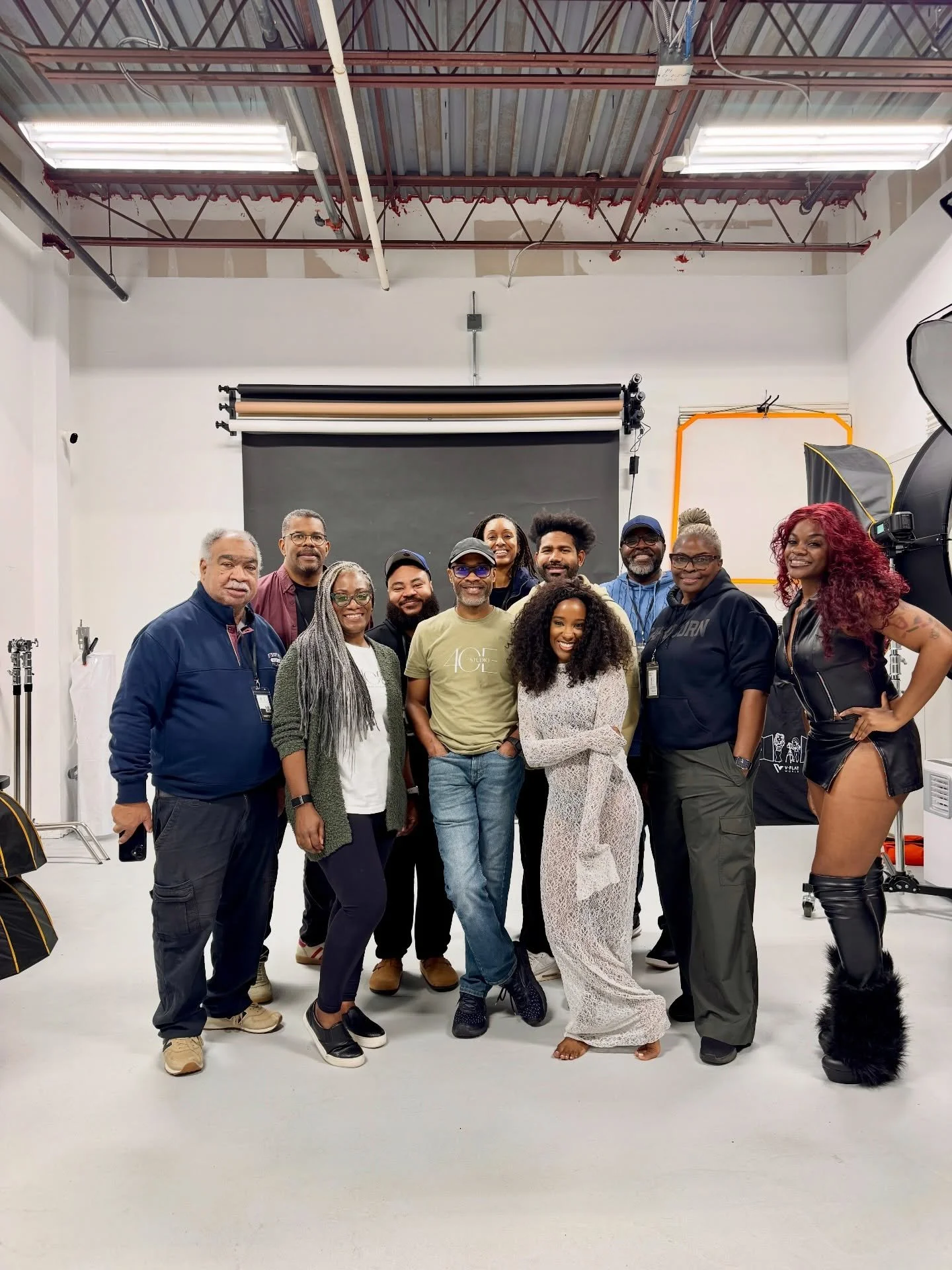 📸📸 January Workshop Crew 📸📸

We started the year off STRONG with this workshop! Experimenting with long exposure and creative light painting to push our creativity. Scroll through to see Jedi Kasim in action 😂.

We&rsquo;re prepping for next mon