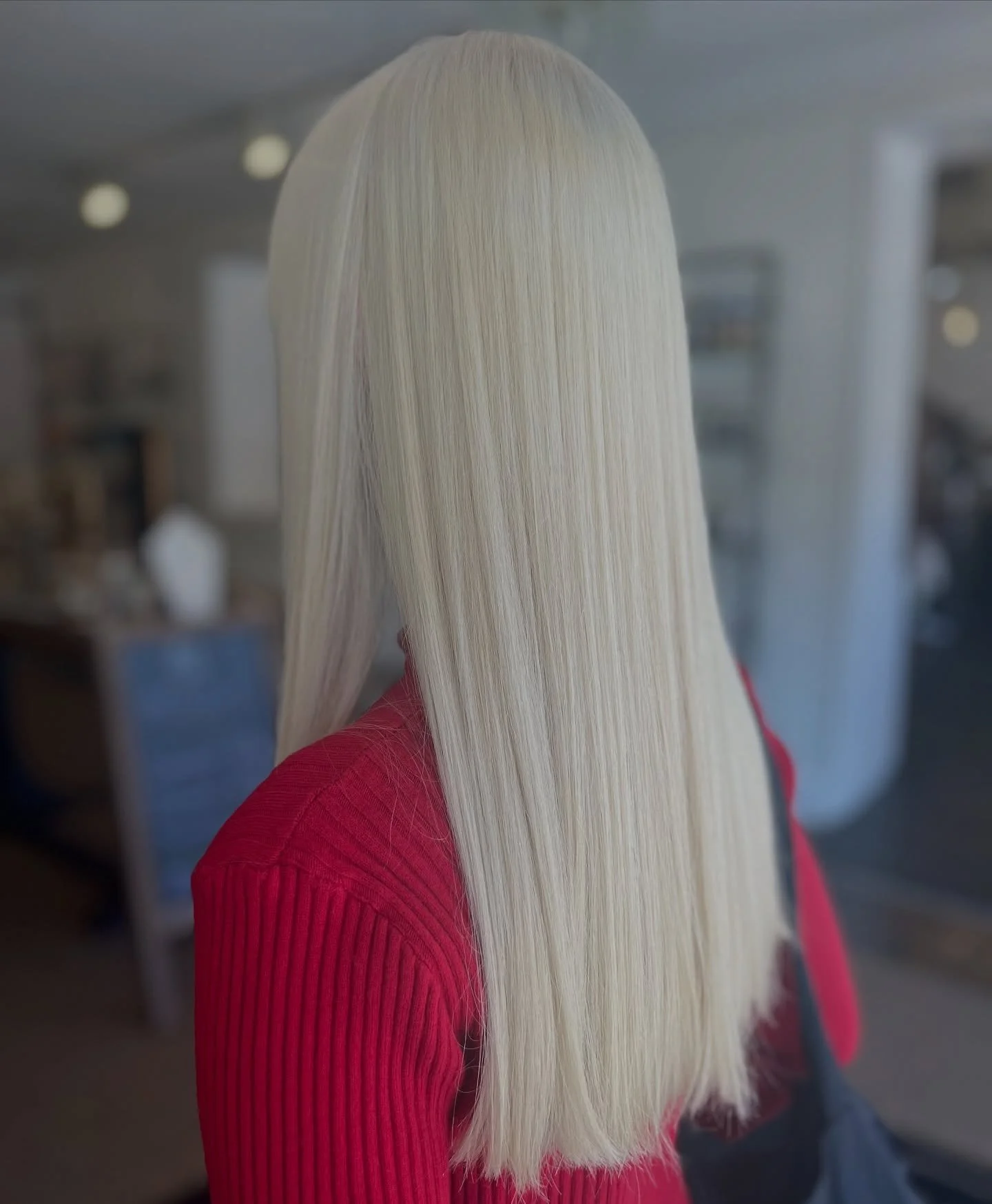 Whoever said you need to go dark for fall has never met ✨her✨
@circus_girl_beauty 
📞Call or text Maude Salon to book your next appointment! 
#herndonvirginia #dmvhairstylist  #blondeandbeautiful #highlightshair
