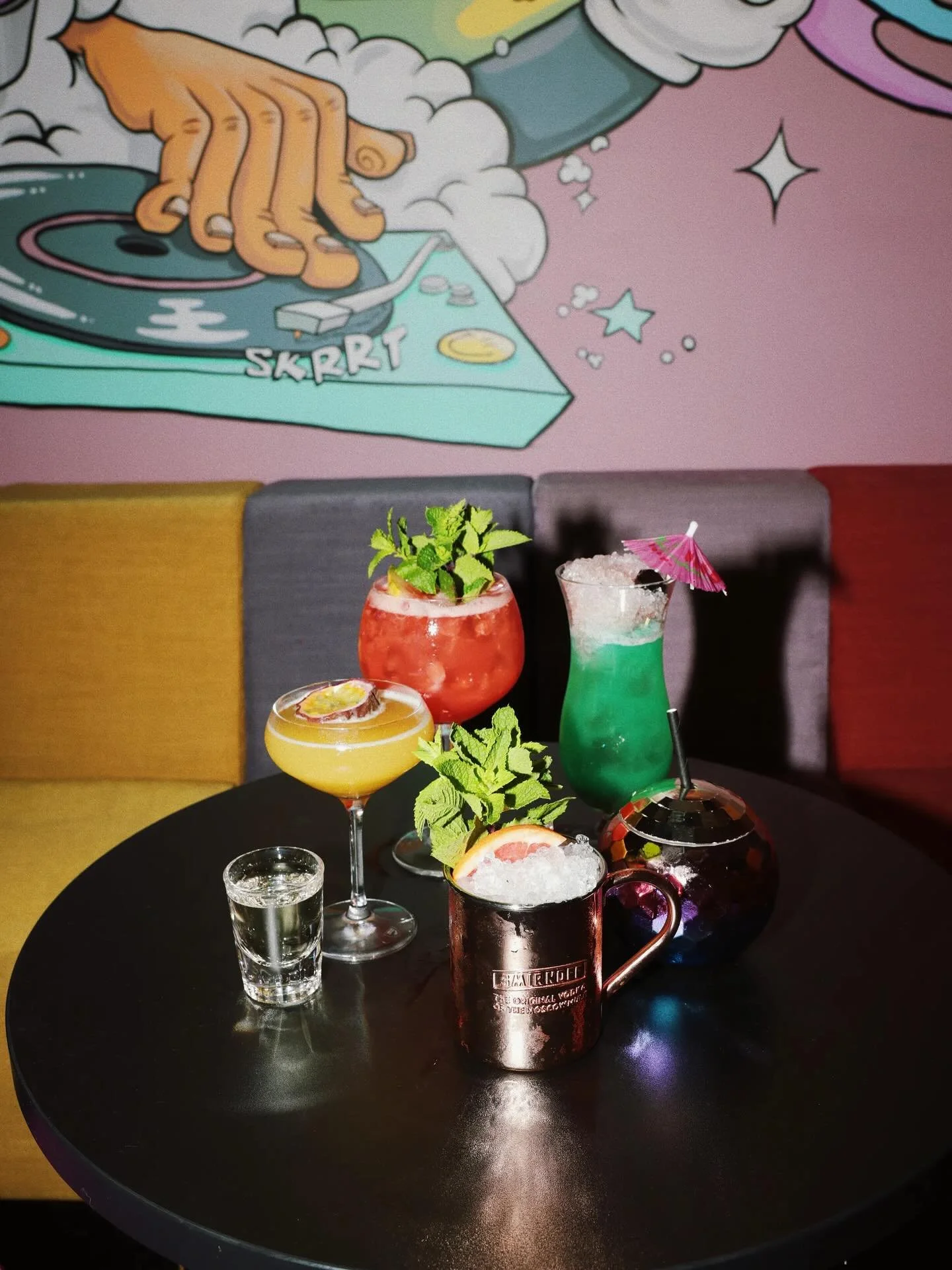 G&ouml;teborgs roligaste After Work?! Den hittar du hos oss 🕺 
🍕 Gratis pizza 
🪩 Gratis karaoke i studio 
🍸 Halva priset i baren 

Varje fredag 17&ndash;19 &rarr; be there!

#karaoke #starkaraoke