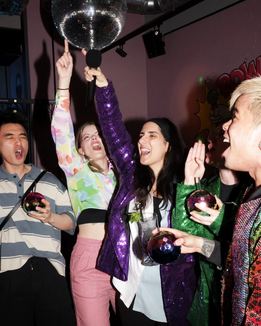 Studenter 👀
Ta med mecenatkortet, samla v&auml;nnerna och sjung loss hos oss💥

🎤 50% rabatt p&aring; karaokestudio
🎤 Schyssta student-priser i baren
🎤 Pizza f&ouml;r 99 kr

Varje onsdag 19:00 - 01:00 🪩