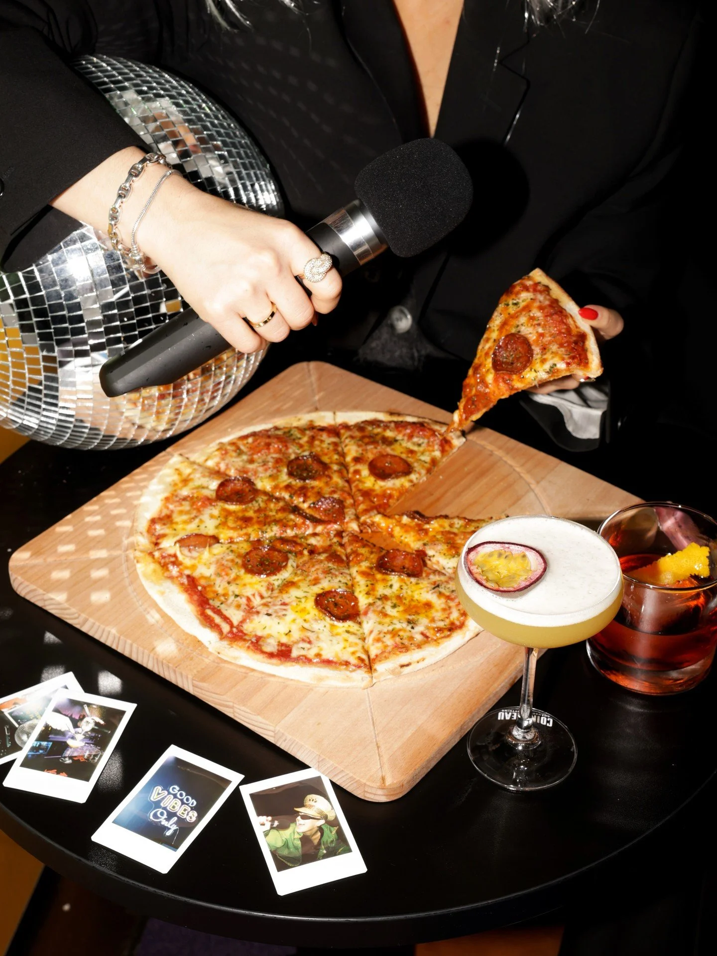 Pizza + karaoke: kv&auml;llens combo 🍕🎶
Vem kommer och g&ouml;r det r&auml;tt? 👀

#karaoke #starkaraoke