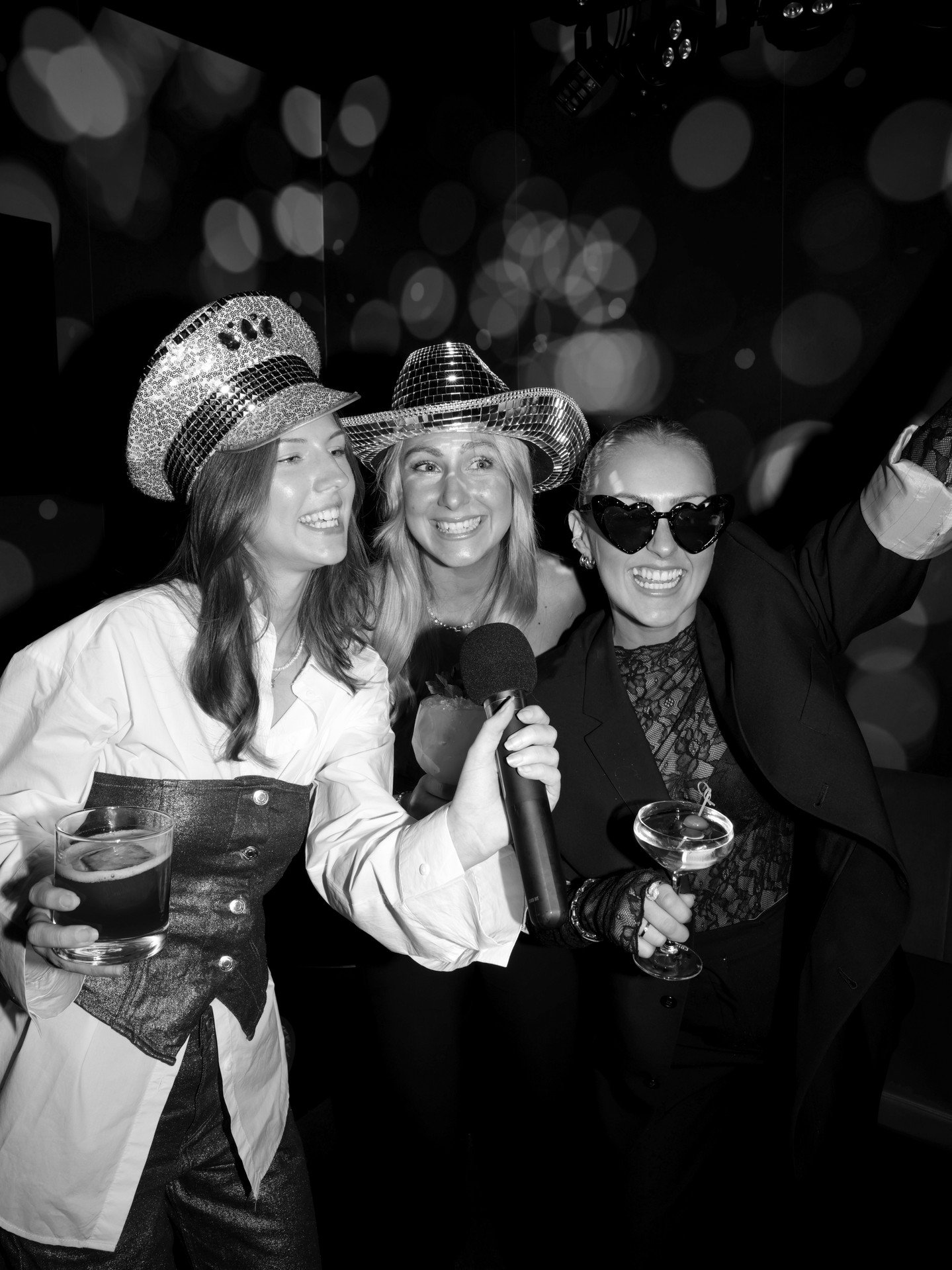 Plugga h&aring;rt. Sjung &auml;nnu h&aring;rdare. 🎤

Student + Mecenat = Varje onsdag 19:00 - 01:00 G&ouml;teborgs roligaste karaoke.

🪩50% rabatt p&aring; karaokestudio
🪩Schyssta student-priser i baren
🪩Pizza f&ouml;r 99 kr

Boka med g&auml;nget