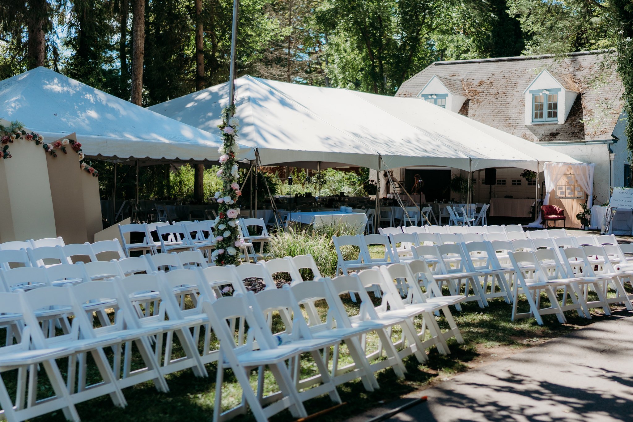  A backyard wedding in Clarks Summit with wedding photographer Liz Masi Photo who services Wilkes-Barre, Scranton, and NEPA. 