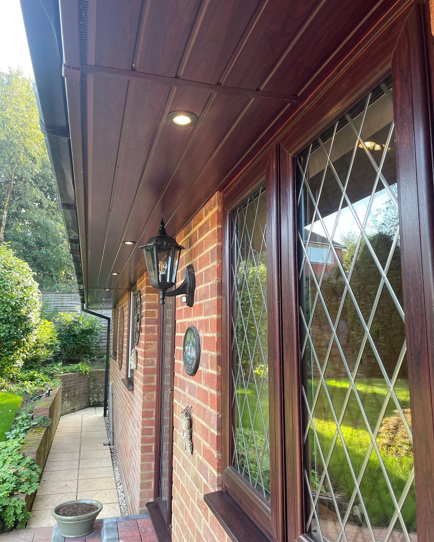 Some nice external lighting installed for a local customer. @collingwoodled h2 pro extremes for the soffits. No damage no mess. All controlled via switch and phone app for remote control and timer function. 💡✅