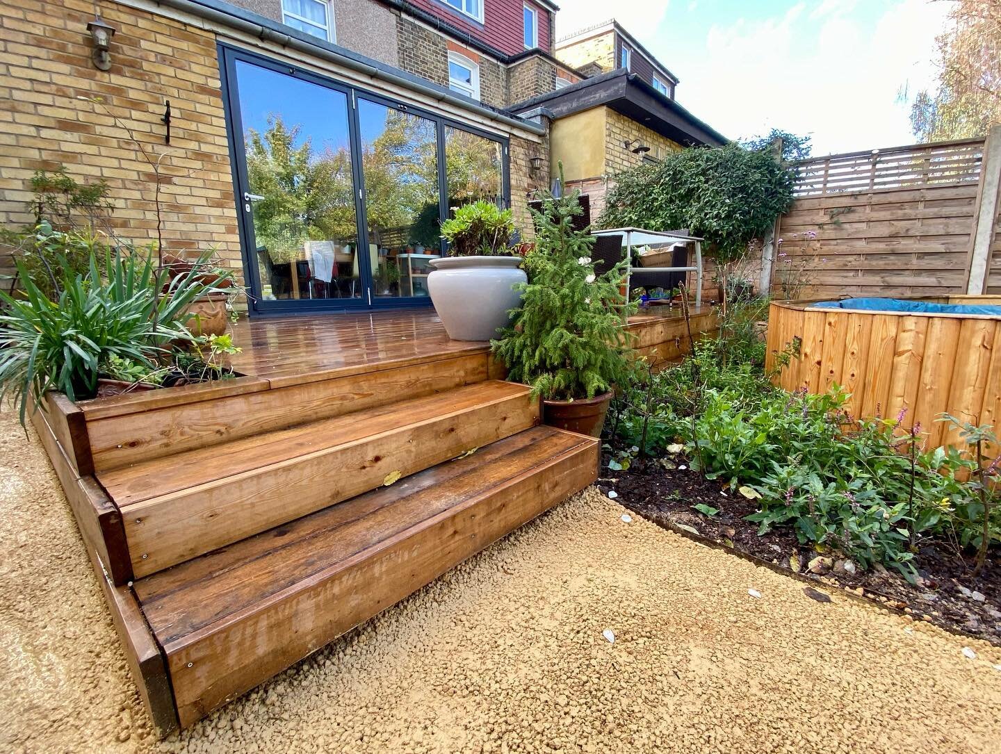 We completed this garden for @ameliahepworthdesign in June but due to the heatwave the planting was delayed and never got photos. We were back to make a few amendments to the hoggin areas and got some shots this time. Raised decking with steps, larch