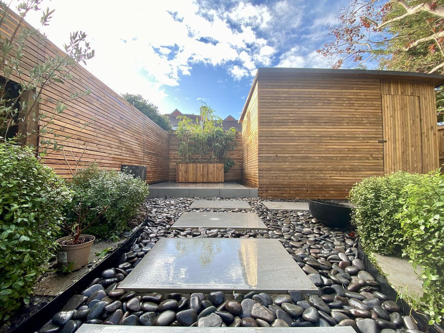 Build completed in Muswell Hill. Porcelain pathway and raised patio area at the rear, stone as always from @_londonstone and delightful large pebbles from @cedstonegroup

We cladded the existing outhouse and built a trellis area and fence to create p
