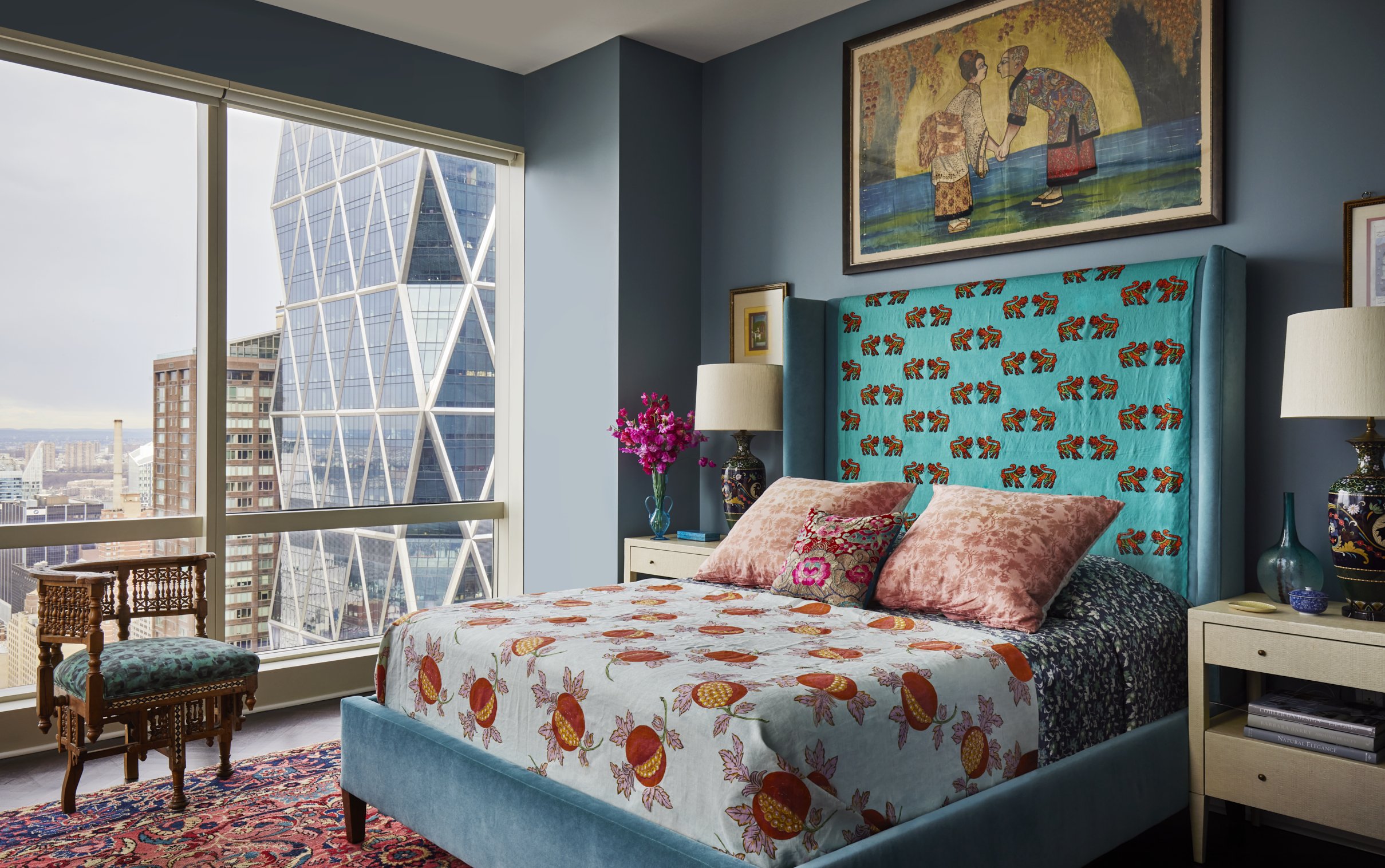 A vibrant bedroom by Kati Curtis. Photographs by Thomas Loof.