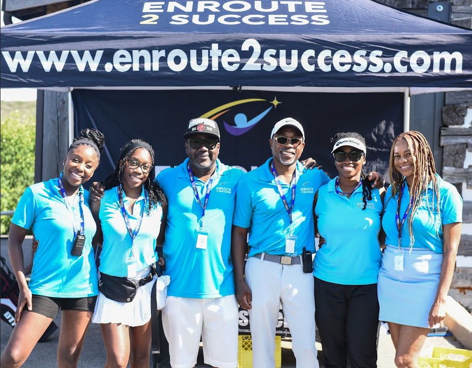 The EnRoute 2 Success team and volunteers gathered together during a community event.