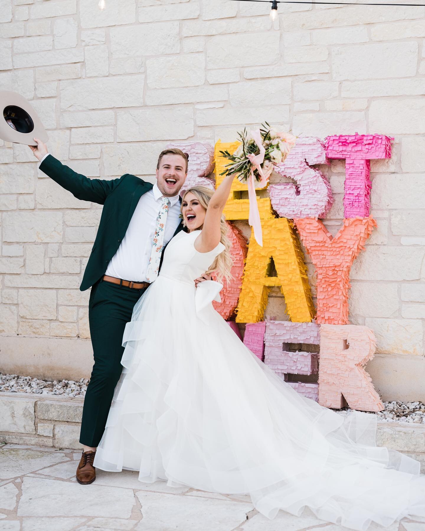 Happy Sunday! 🤍

Hope you&rsquo;re having the BEST. DAY. EVER. 

I love Sunday&rsquo;s. It is always a blessing to fill my cup on this day and consider what matters most! 

It&rsquo;s probably why I love my work so much. Seeing couples find the one 
