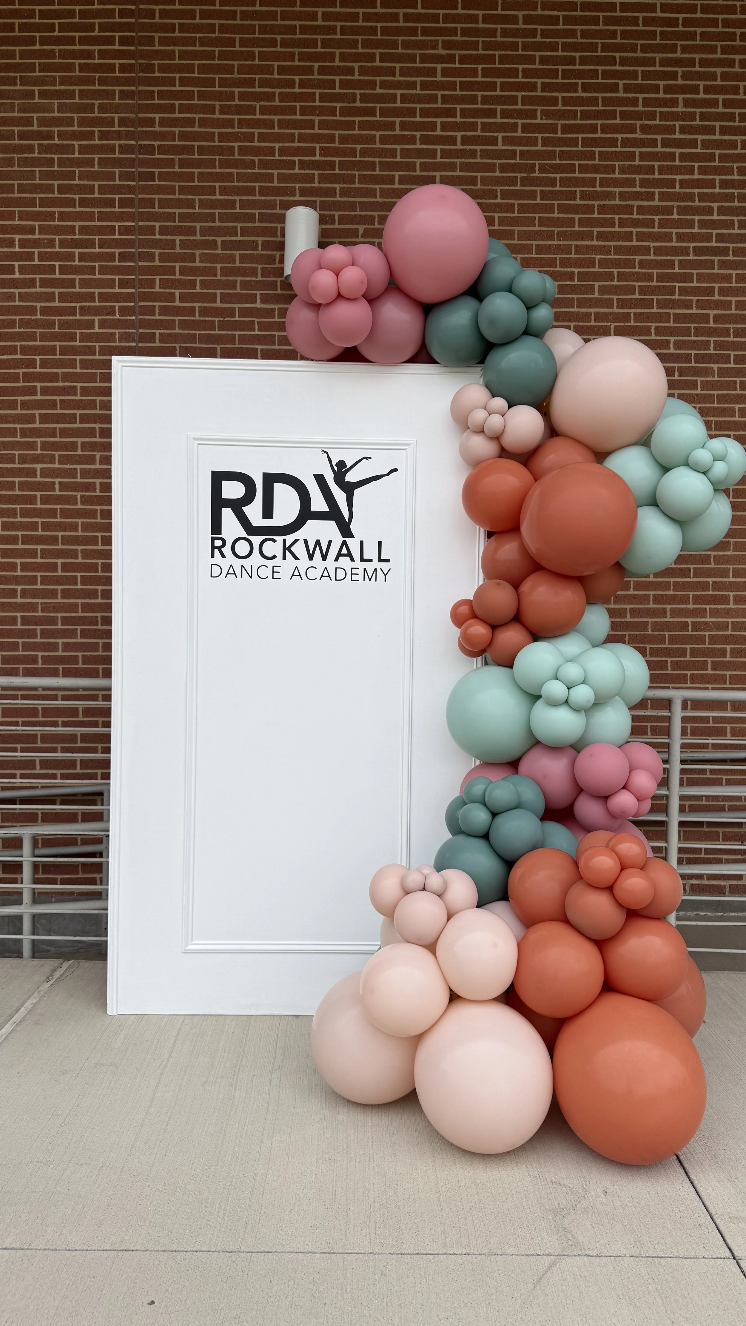 Rectangle Panel Backdrop with Molding | 7' Tall