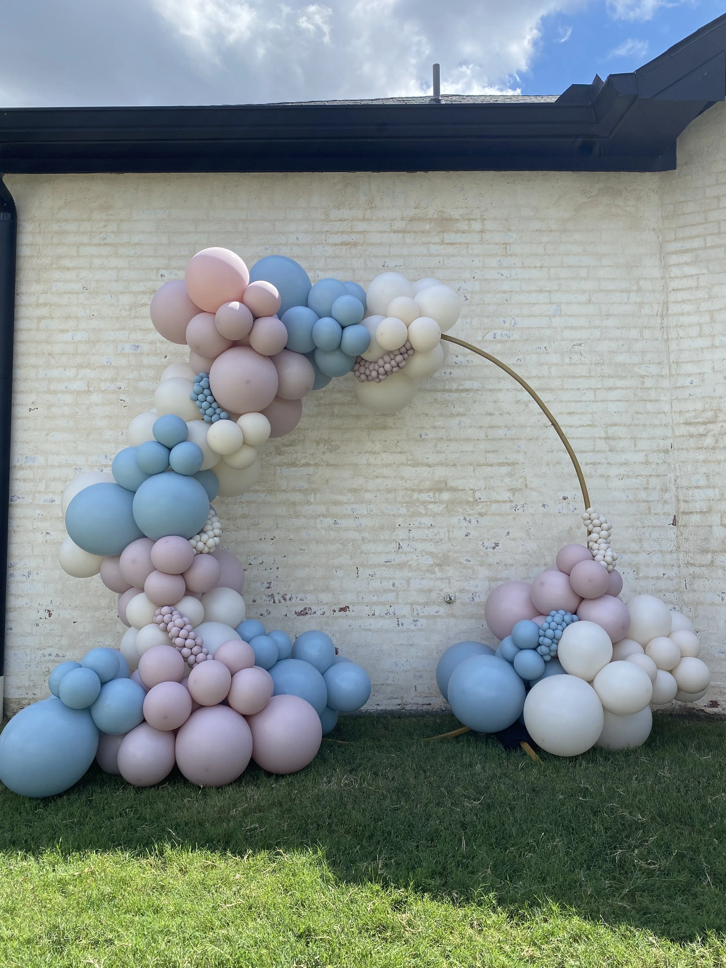 Gold Circle Backdrop Stand