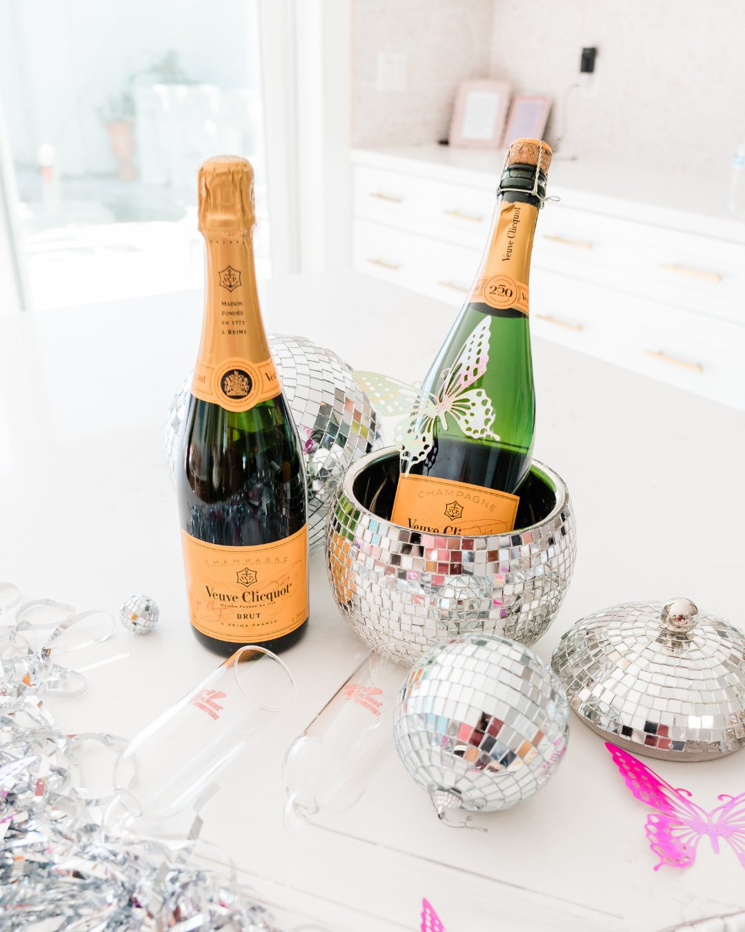 🎉💖 The perfect bachelorette party isn&rsquo;t complete without some amazing decorations, and @_girl_about_town_ has everything to make your bach bash unforgettable! From balloons to custom decor, every detail will make your party sparkle. ✨👯&zwj;♀