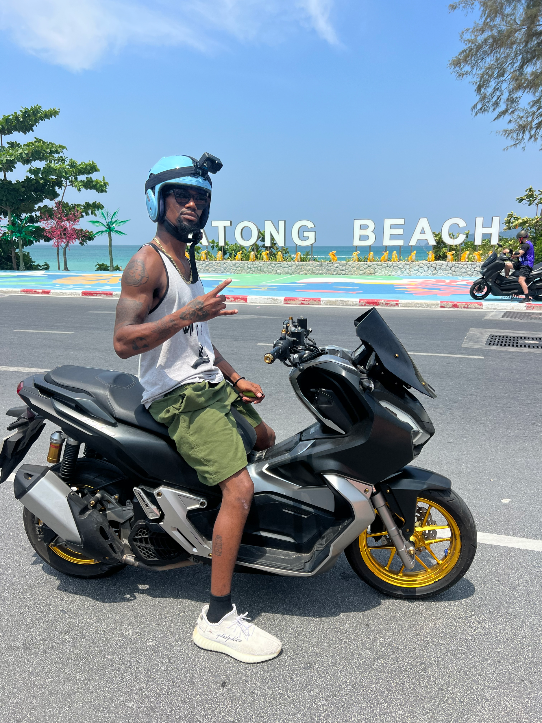 upthatpoletom flexin in PATONNNNNNGGGGG