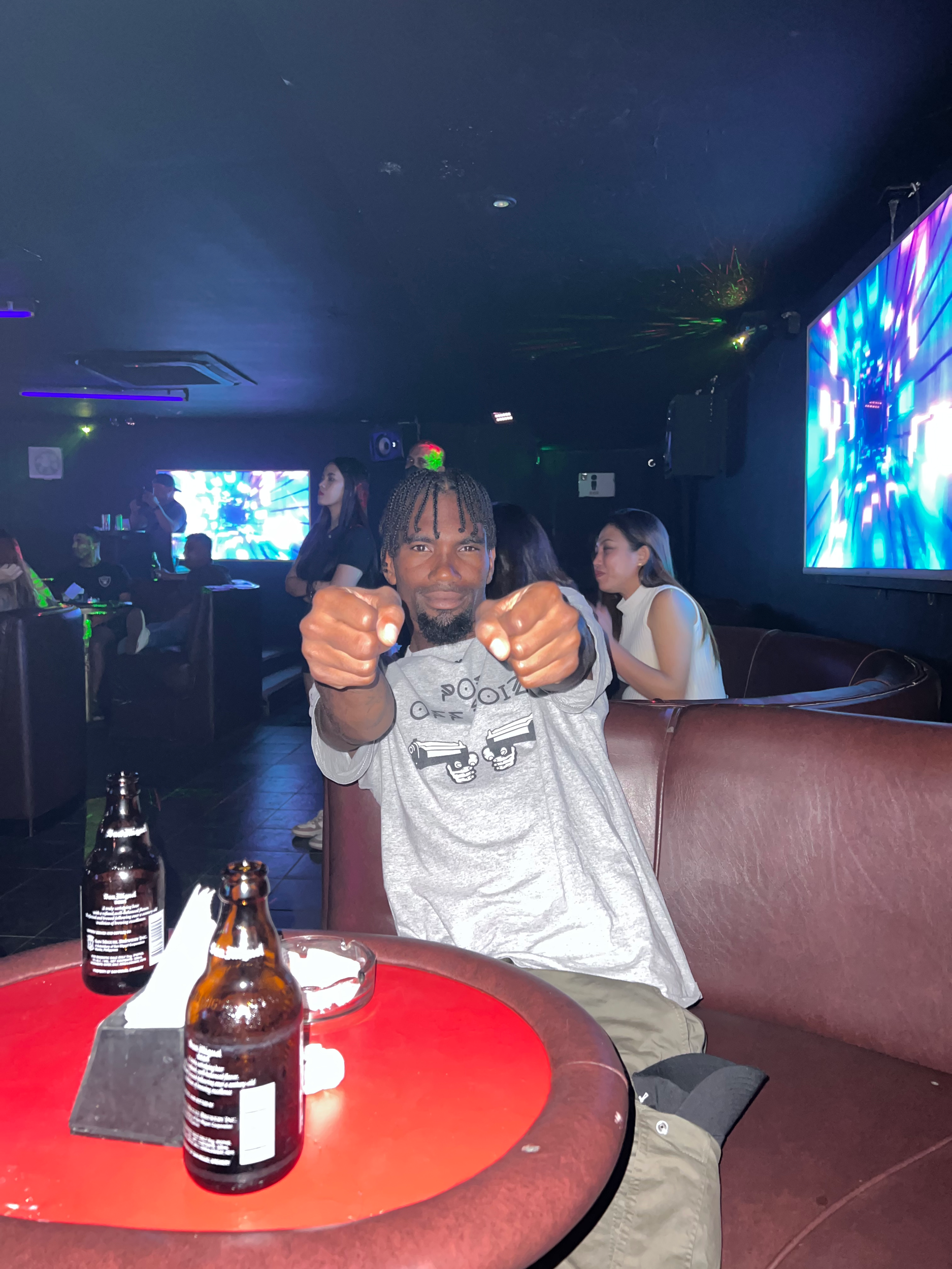 upthatpoletom being American in nightclubs in Manila #shooterd