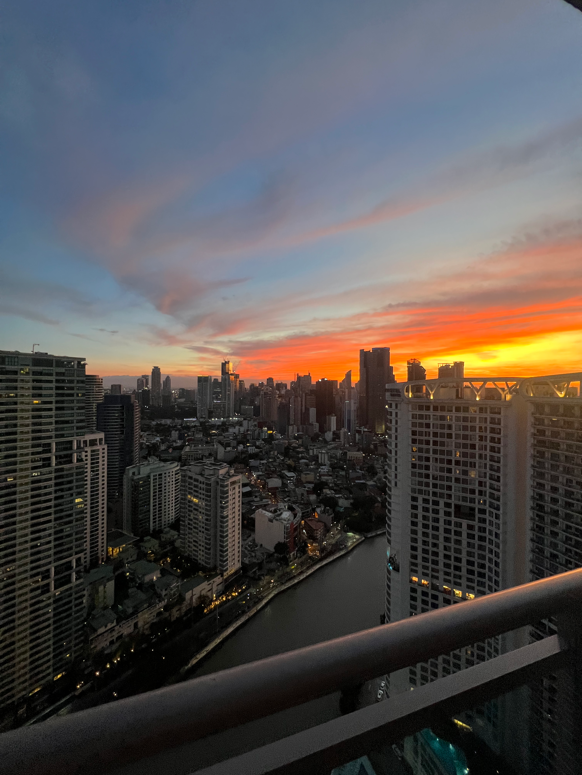 Gorgeous sunset in Manila #airbnb #view