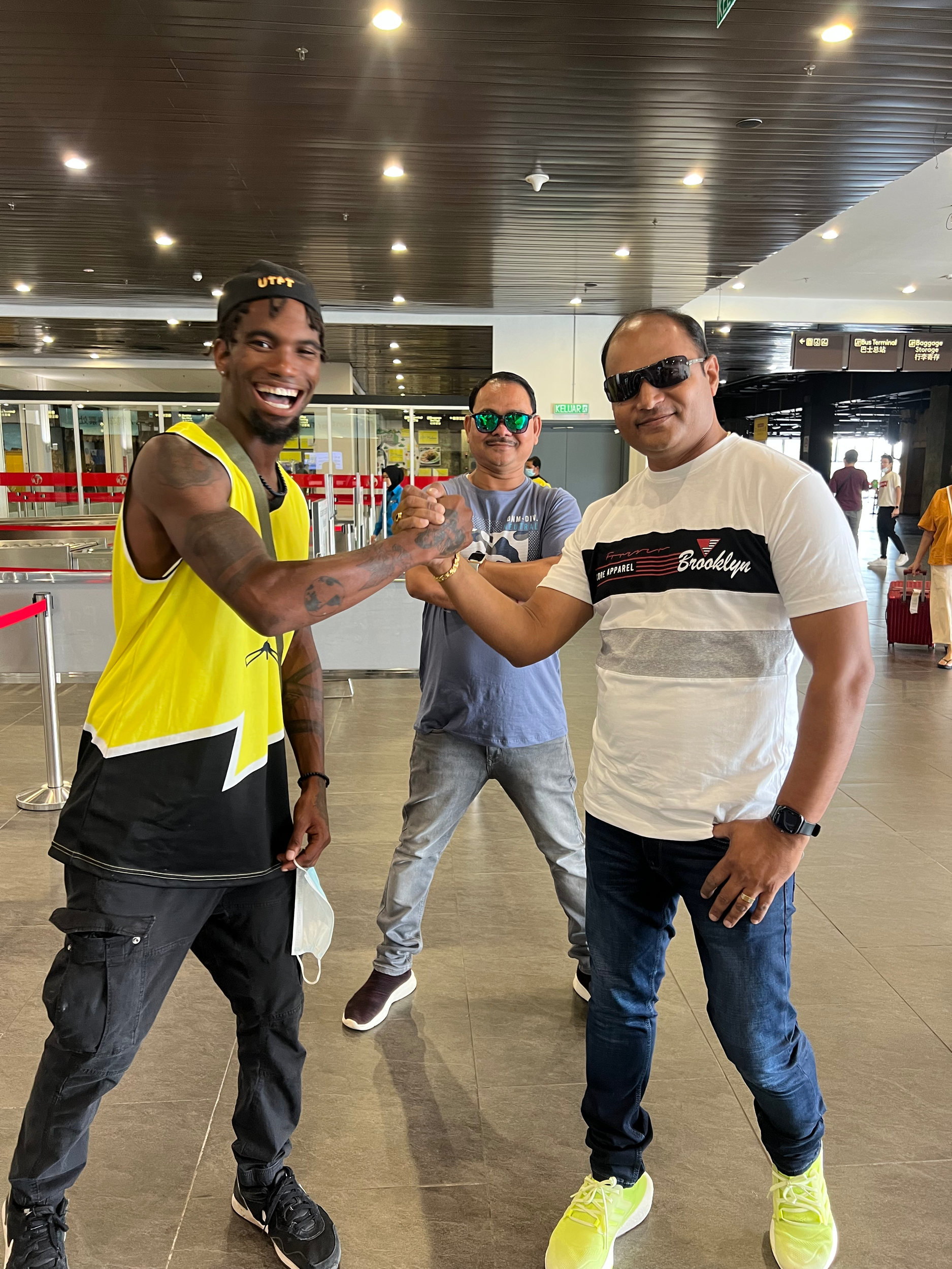 Bro and his whole fam was so excited to see an American Black guy, everyone wanted a pic lololol