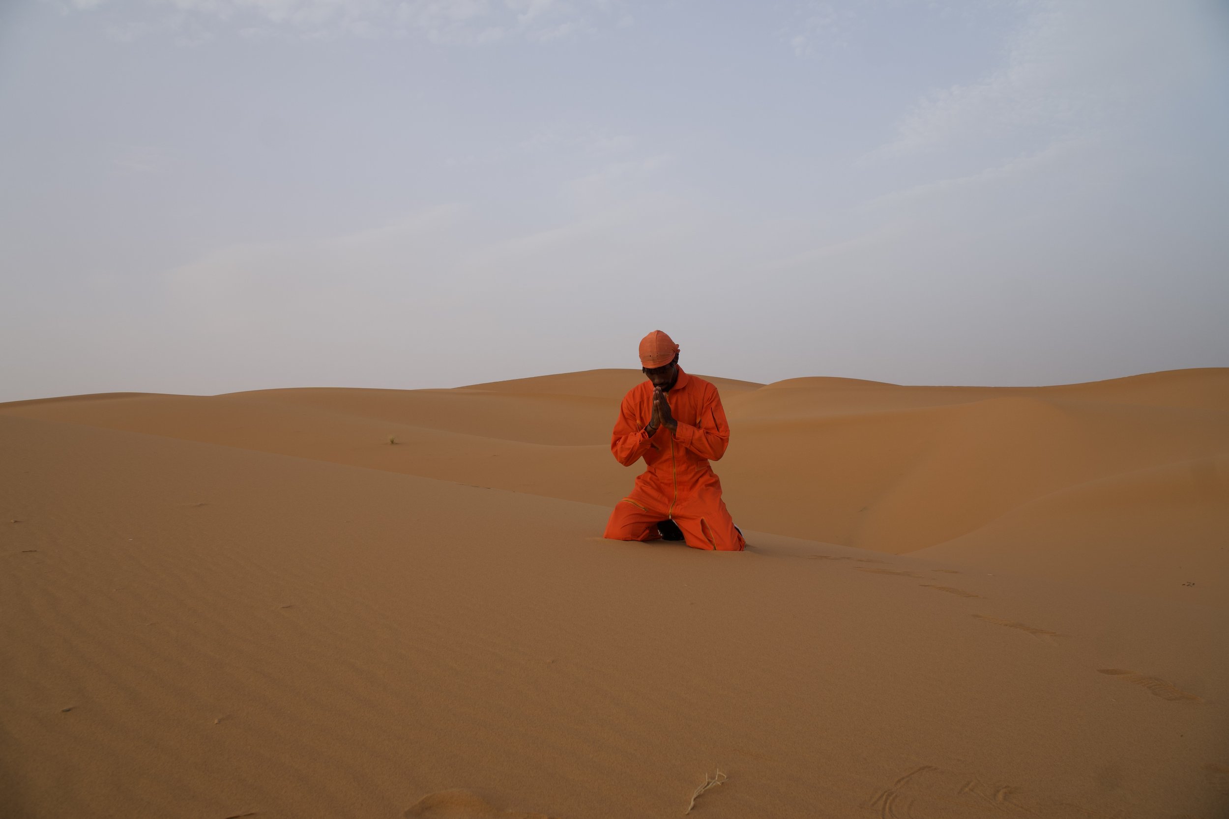 upthatpoletom hittin that prayer stance