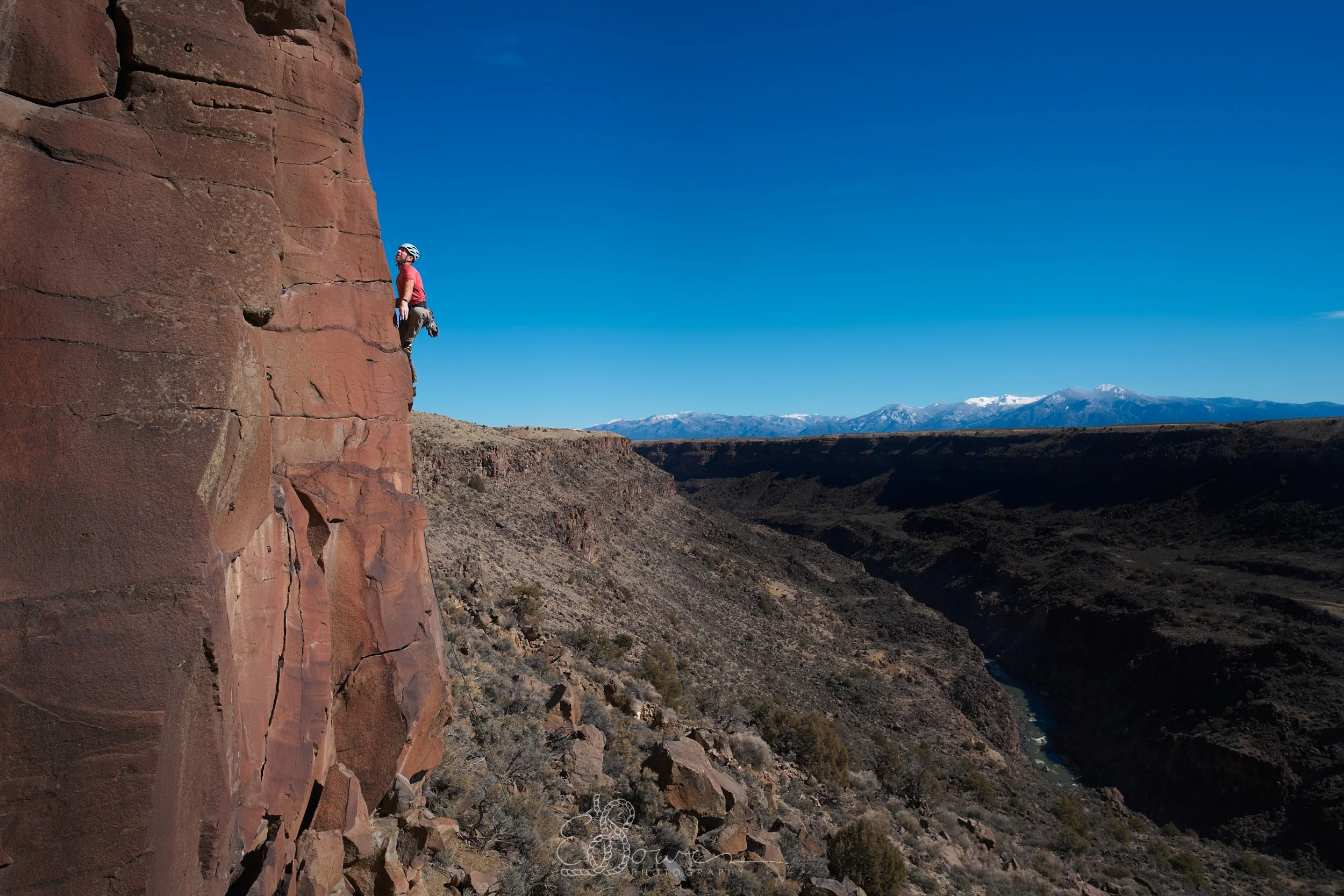 ESMERELDA
Shot in the Taos Gorge, NM | March 2025
24 mm | f/7.1 | 1/500s | ISO 125
new mexico.
