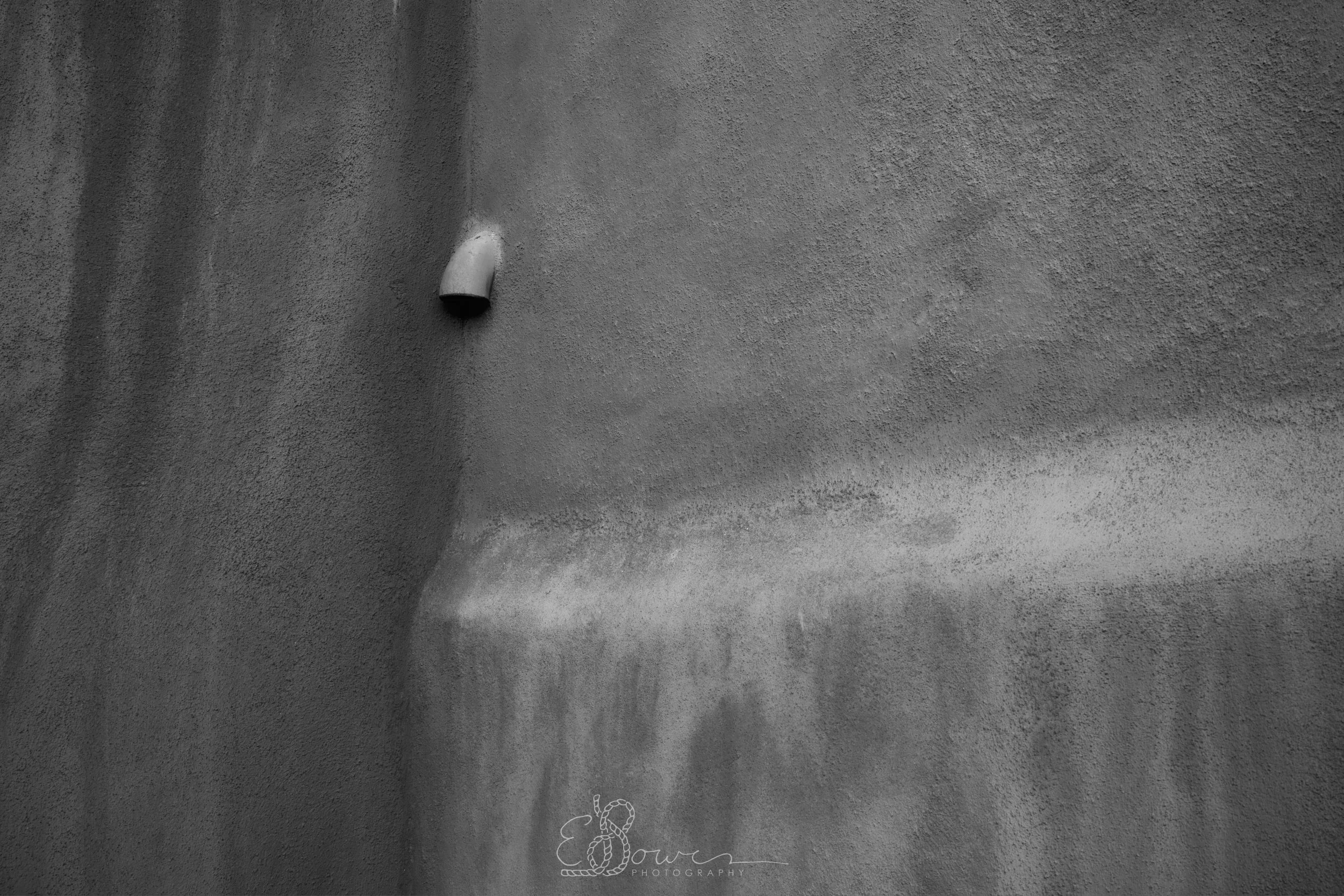  CORNER STUDY II  
 Shot in Santa Fe, NM | December 2023  
50 mm | f/11 | 1/15 s | ISO 100
 minimal.  