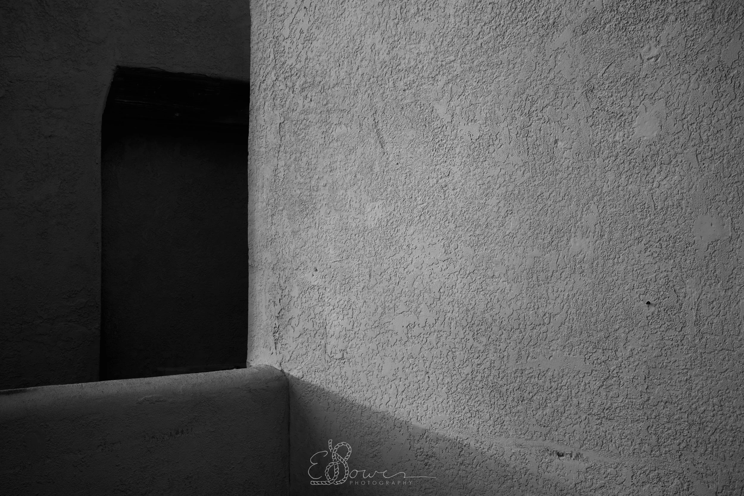  CORNER STUDY  
 Shot in Santa Fe, NM | December 2023  
50 mm | f/8 | 1/40 s | ISO 100
 minimal.  