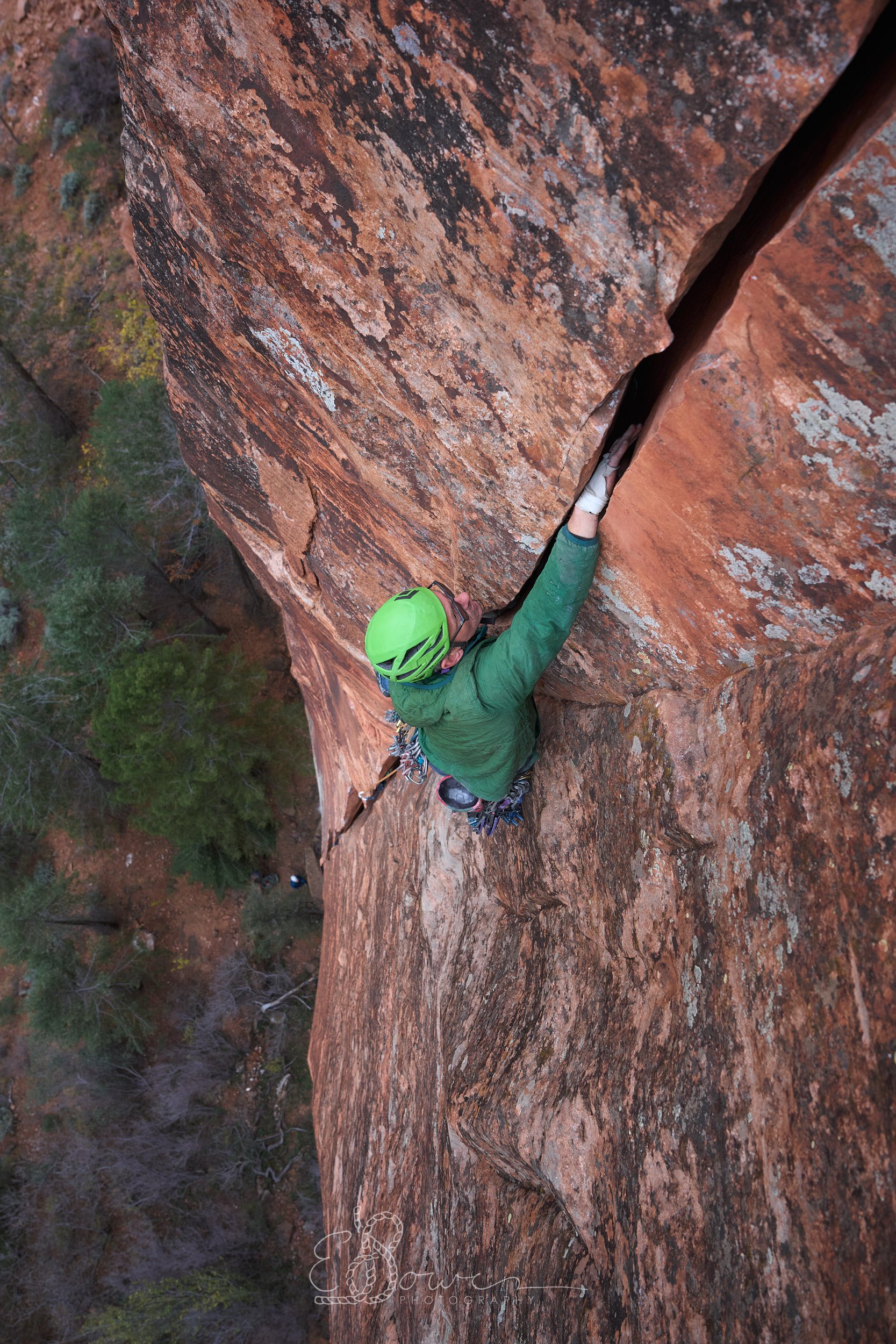  BORING CRACK I  
 Shot in Zion N.P., UT | November 2025  
24 mm | f/4 | 1/500 s | ISO 500
  utah.,  