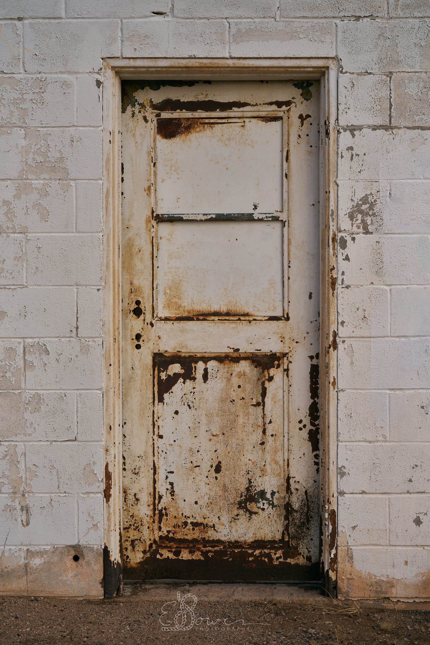 THRESHOLD VII
Shot in Glenrio, NM | December 2023
50 mm | f/8 | 1/160 s | ISO 100
broken.