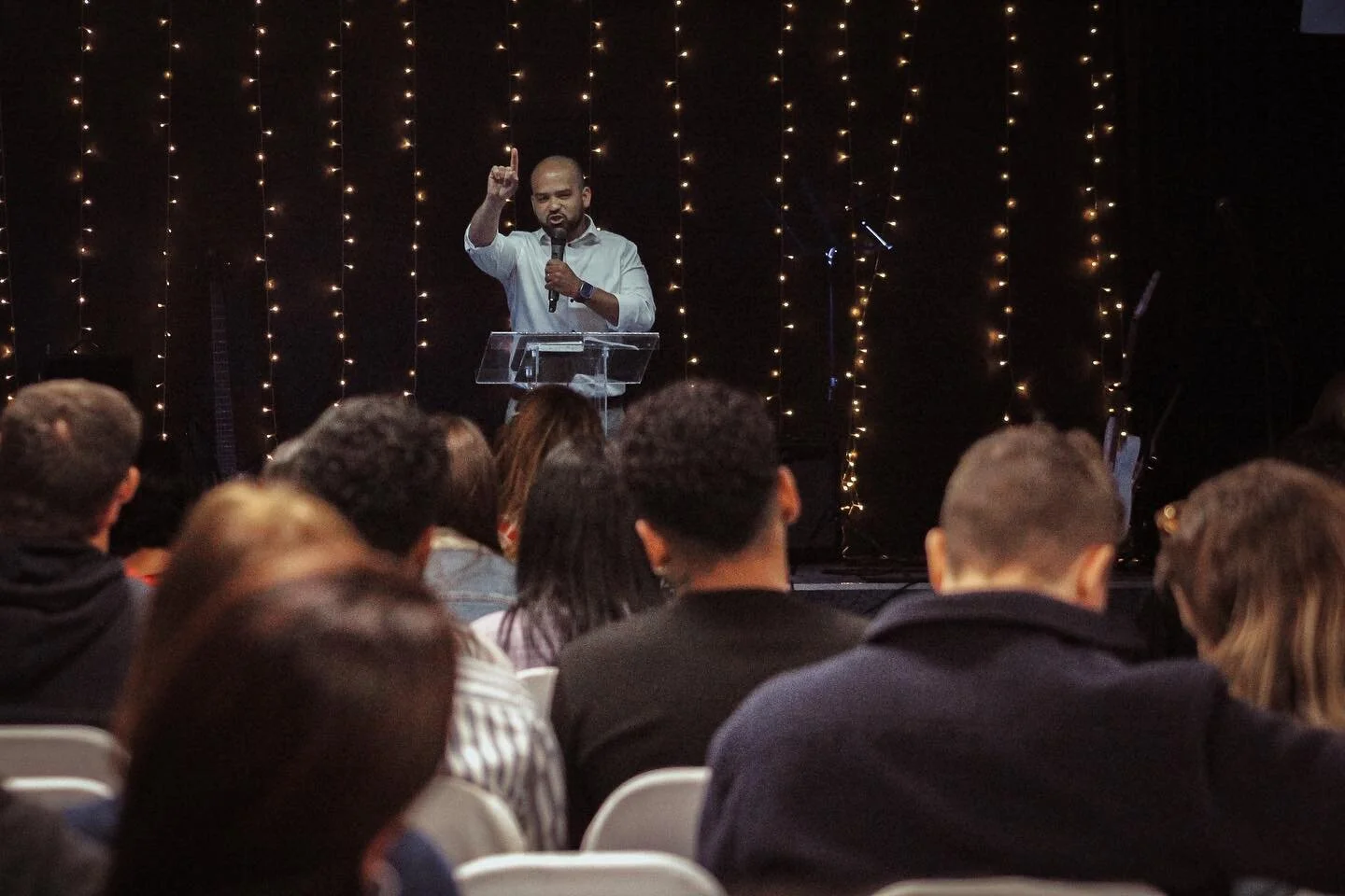 Domingo tivemos o Pastor @wanderson_g_silva nos ensinando a palavra com o tema “O Deus do Impossível”.
Texto Base - Números 14:1
◾️ Aquilo que estiver ao seu alcance, você deve fazer. Querer que Deus faça a su