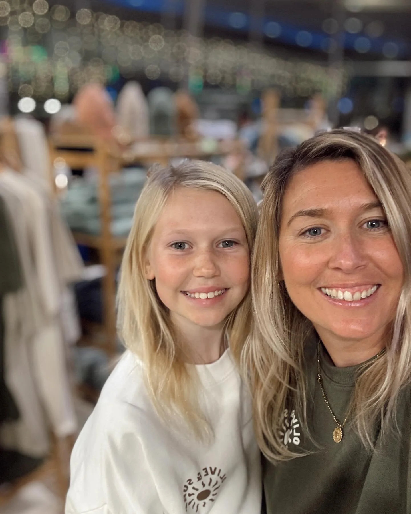 🌿 All set up at the @edenprojectcornwall @cornwallchristmasfair with my best girl. 🫶

It&rsquo;s feeling festive here &ndash; the perfect way to kick off the Christmas season! 🎄 The atmosphere is lovely, and we&rsquo;re surrounded by lovely neighb