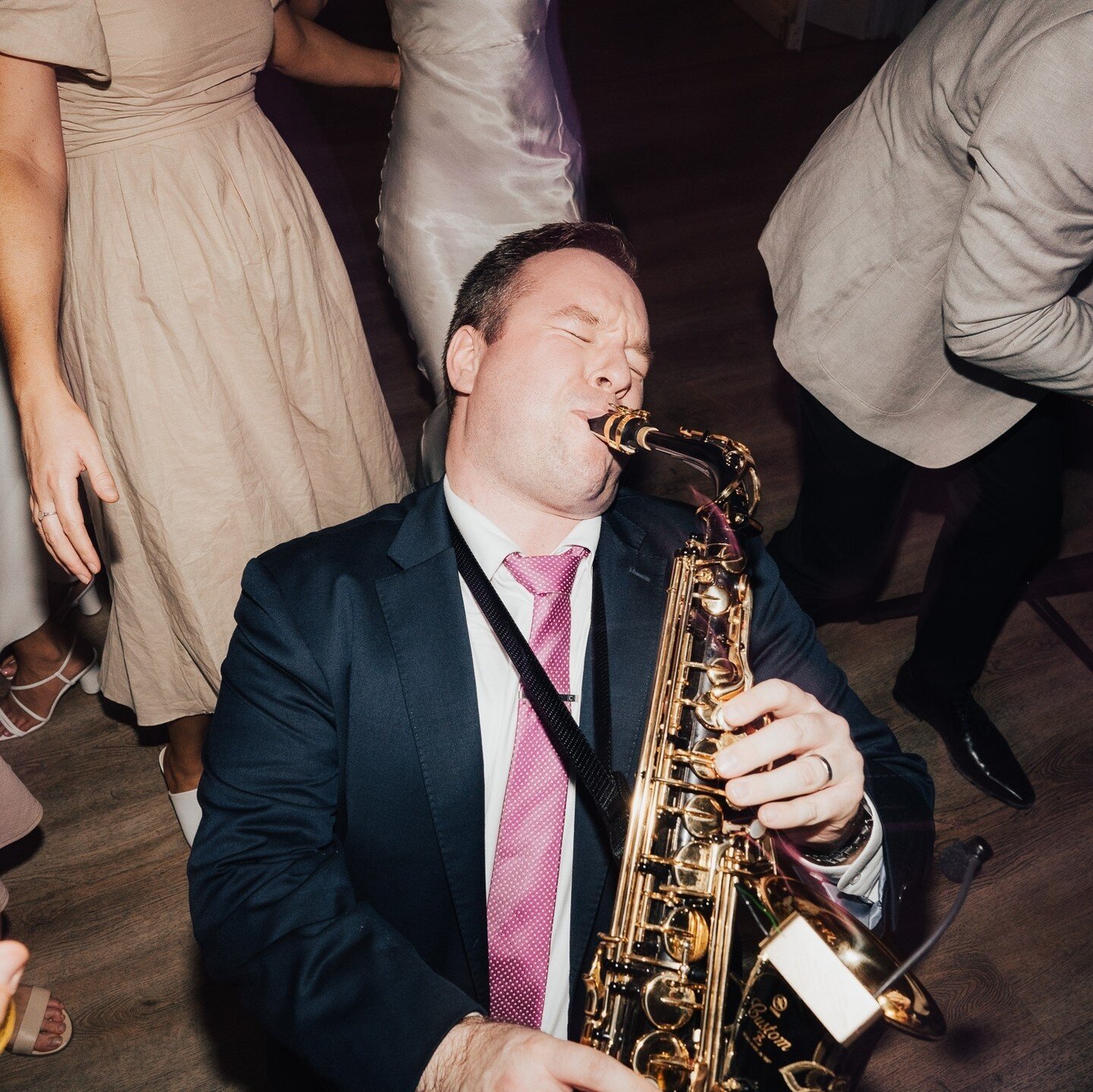 Action shot of me tearing it up on the d'floor with my sax! Featuring the awesome work of @rick_liston and his stealthy camera skills! 📸⁠
⁠
📍 @immerseyv⁠
⁠
#djtrumpet #djsaxwedding #djsaxophone #partydj #djaustralia #pioneer #weddingdj #saxdj #rece