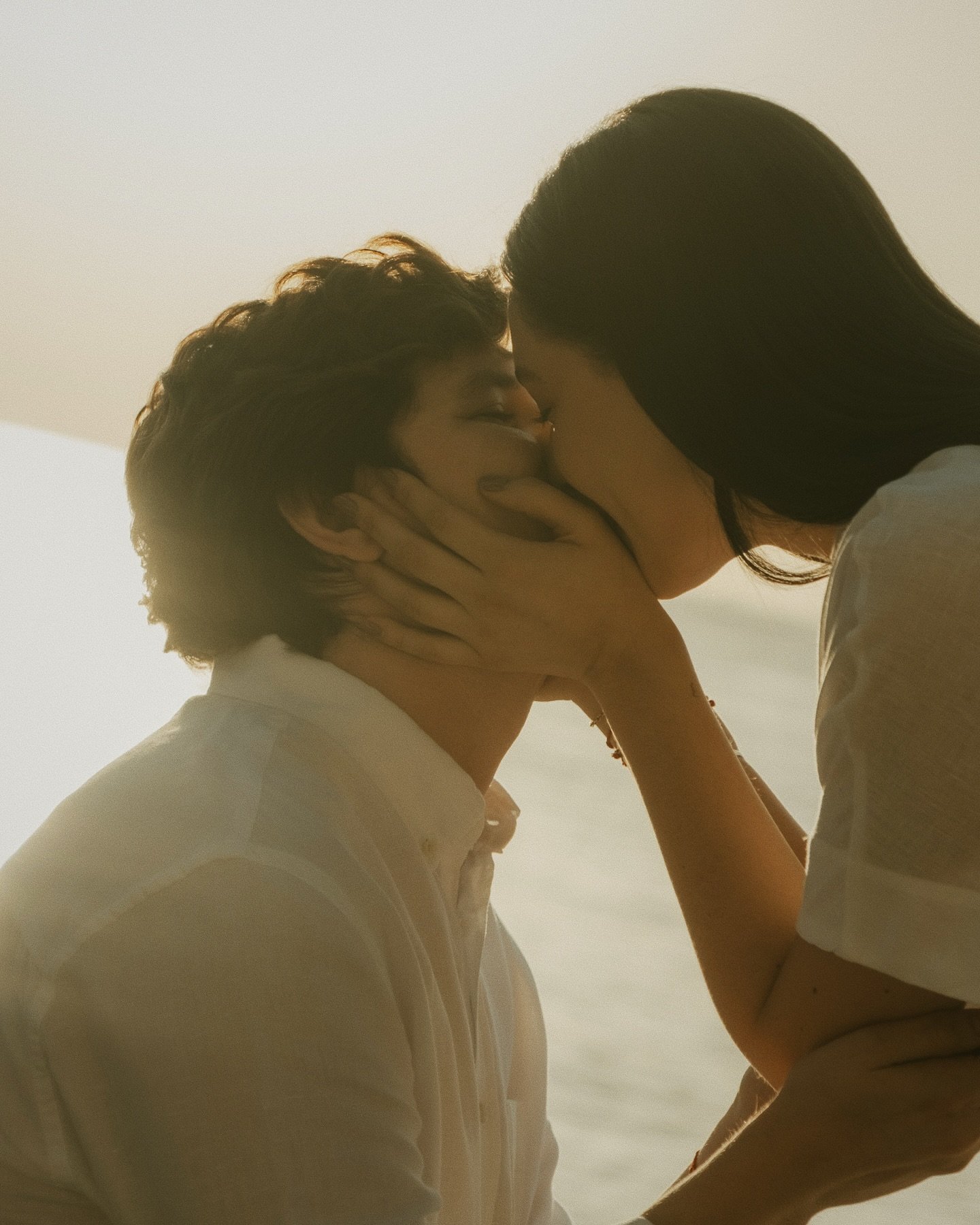 Smiling in the middle of a kiss 🤍

📷: @emmedelmar_ 

#couples #couplesphotographer #couplesinlove #couplesphotography #couplesphotoshoot #photographer #photography #fujifilm #fujifilmphotography #lovestories