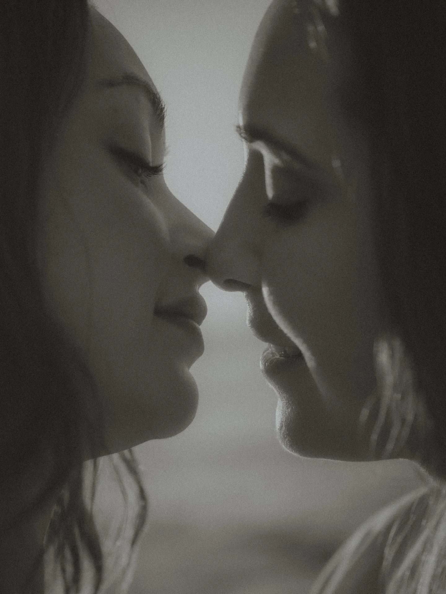 Merry Christmas to you and the people you love.
May today be filled with the kind of love that really matters. 🤍 The love of a partner, the warmth of family, fun with friends.

At the end of it all, love is what remains.
Sending you my best wishes, 