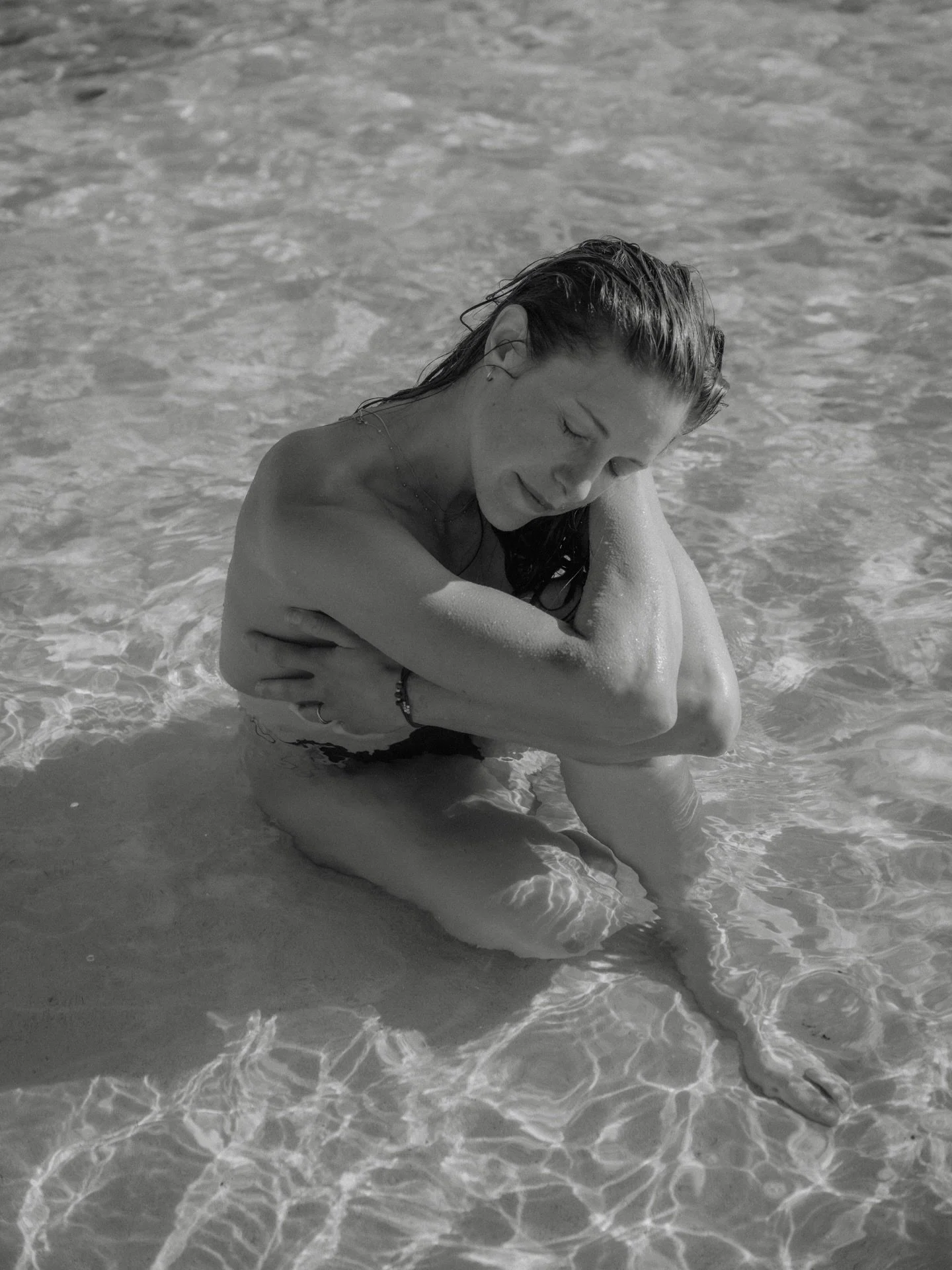 Water holds memory ✨

📍Cozumel, Mexico.

#cozumelphotographer #portraitcozumelphotographer #rivieramayaphotographer #tulumphotographer #portraitshoot